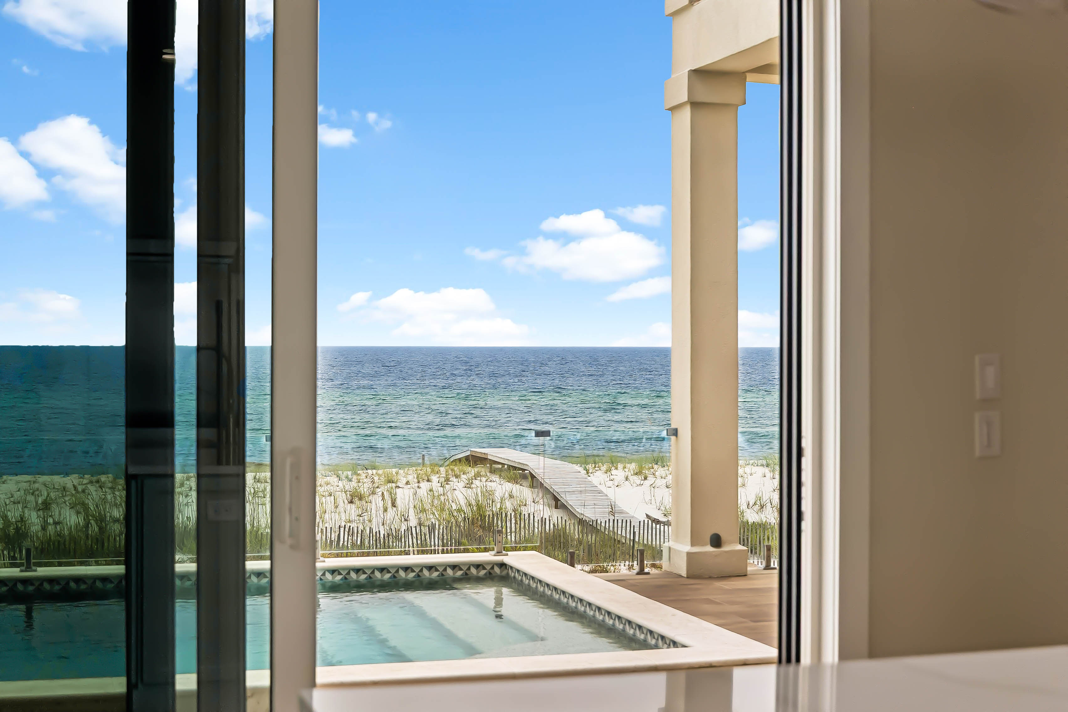  A New Benchmark for Luxury on Navarre Beach - 物件實景