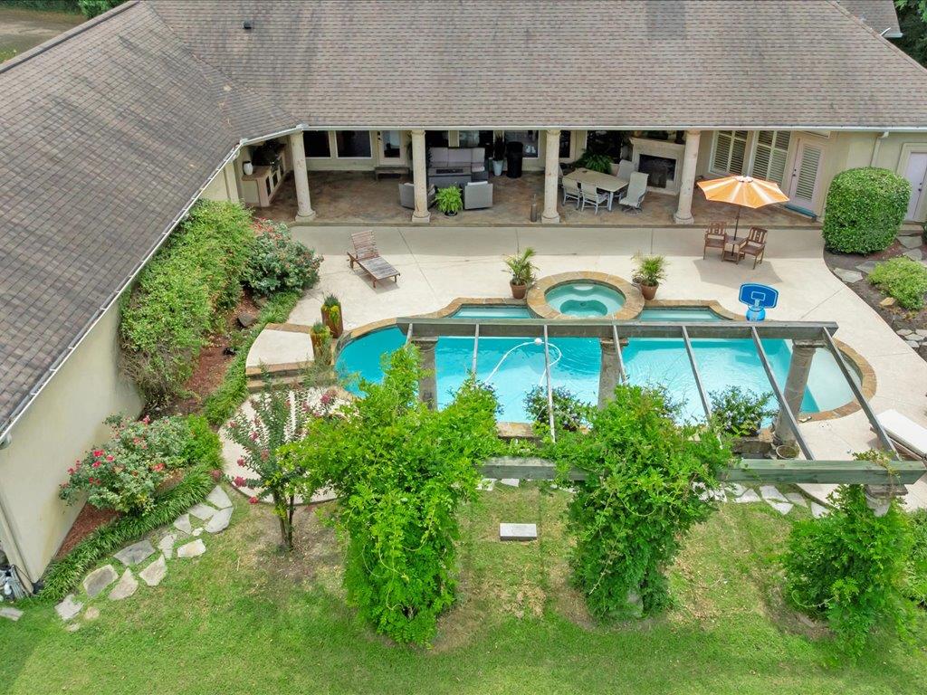 Lufkin, Texas, 75901, United States, 4 Bedrooms Bedrooms, ,5 BathroomsBathrooms,Residential,For Sale,1979665