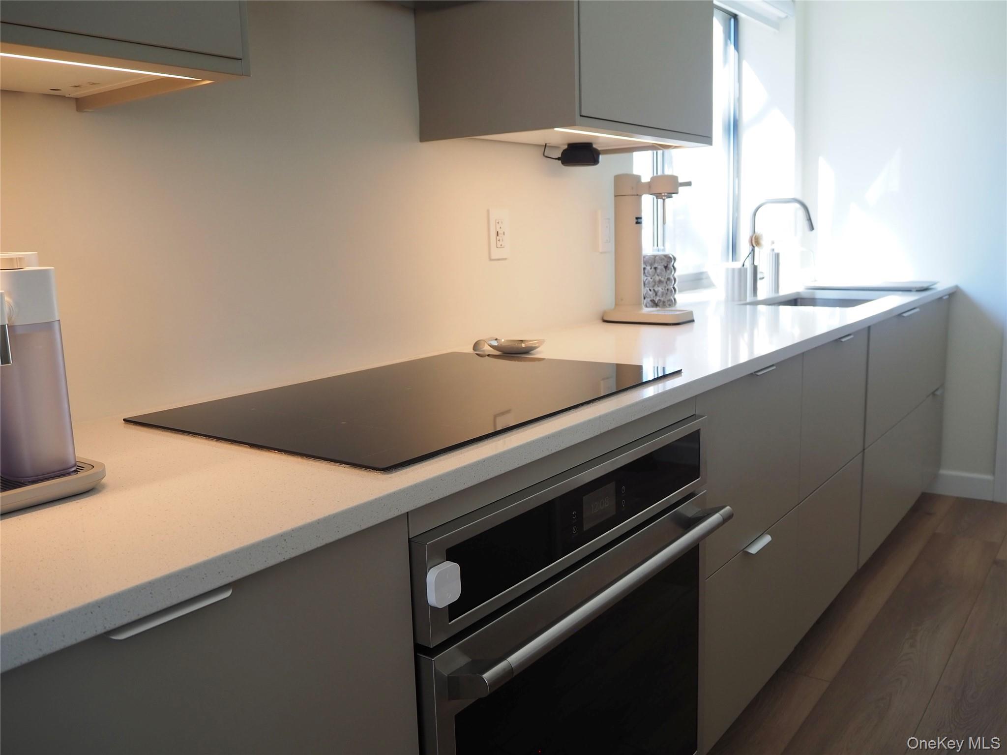 White Plains, New York, 10605, United States, 1 Bedroom Bedrooms, ,2 BathroomsBathrooms,Residential,For Sale,1988254