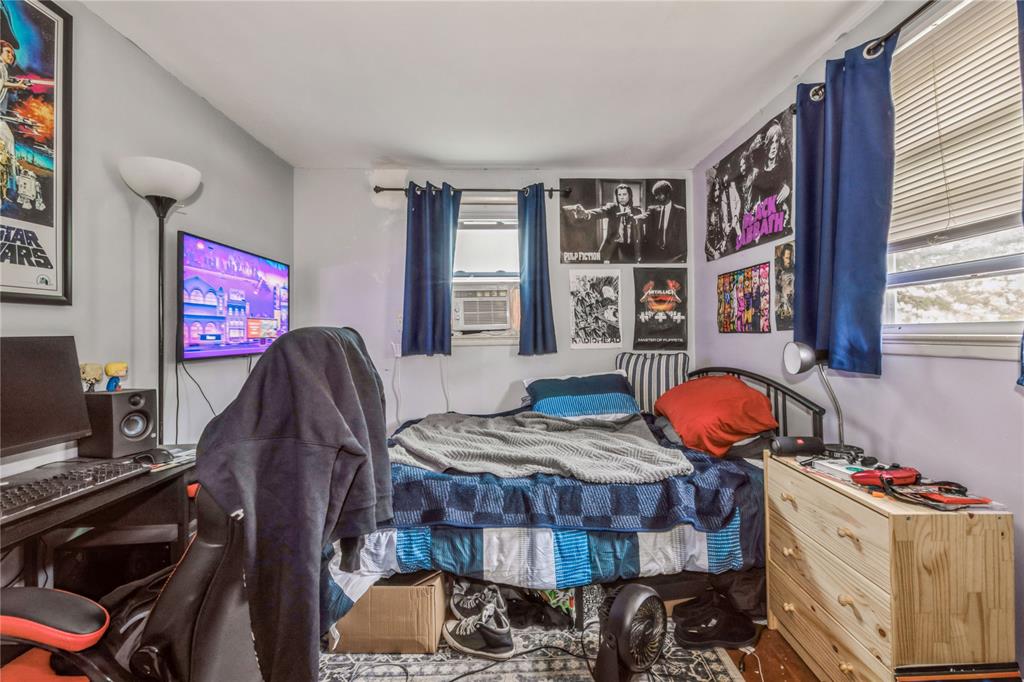 Elmont, New York, 11003, United States, 5 Bedrooms Bedrooms, ,2 BathroomsBathrooms,Residential,For Sale,1928943