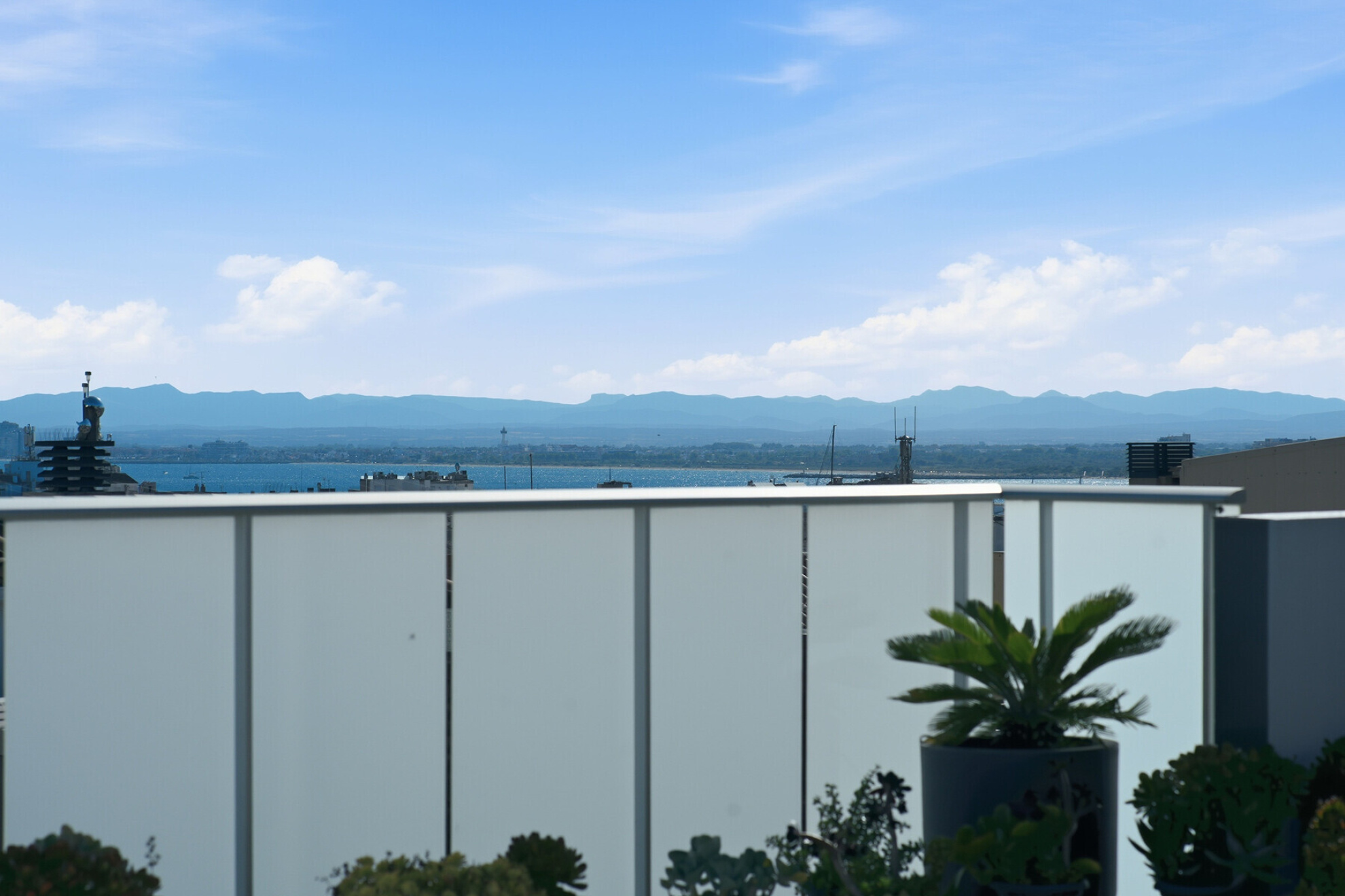  Contemporary duplex penthouse with a terrace and partial ocean view in Roses - 物件實景