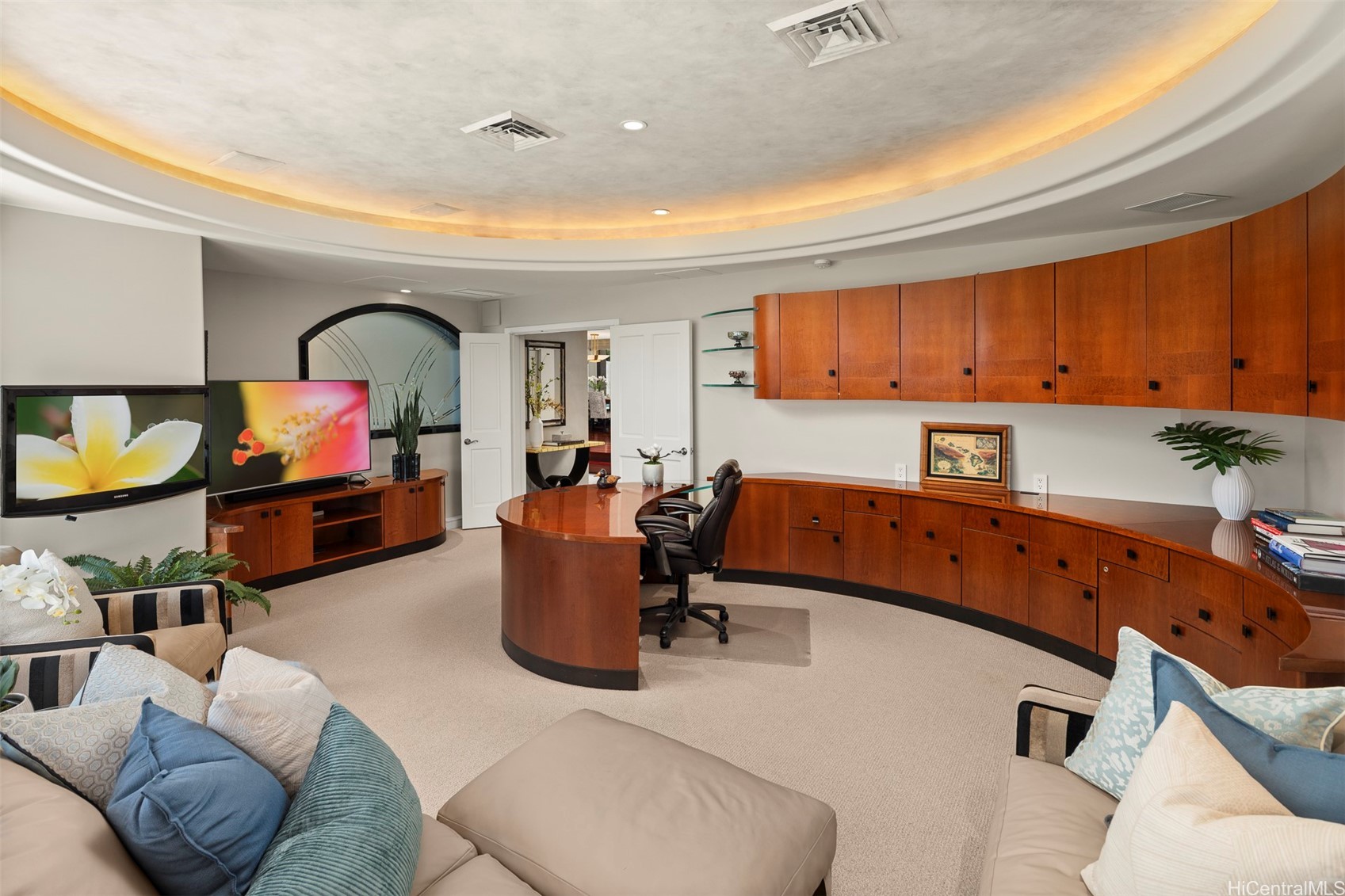 Honolulu, Hawaii, 96821, United States, 4 Bedrooms Bedrooms, ,5 BathroomsBathrooms,Residential,For Sale,1947061