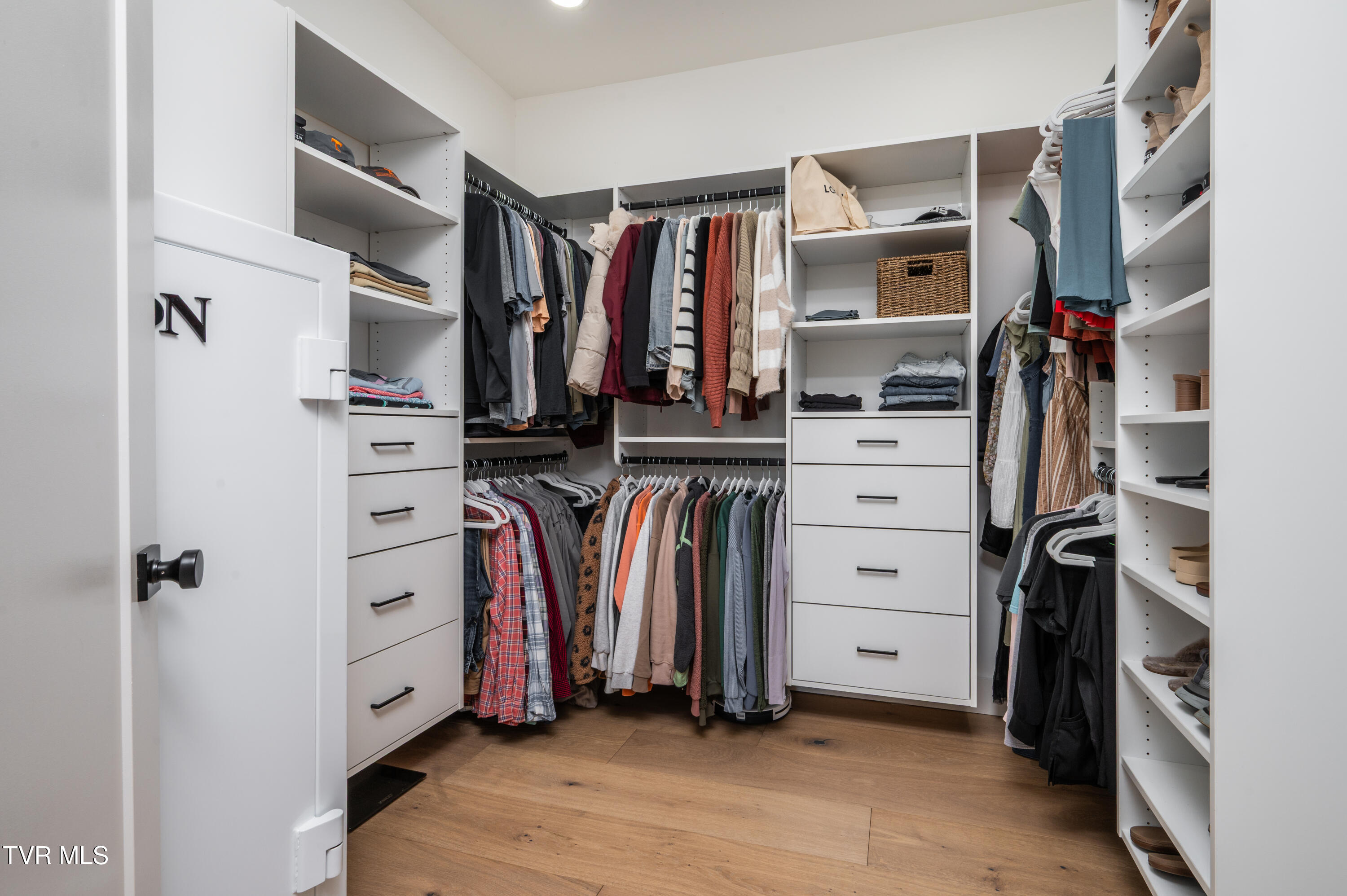 Kingsport, Tennessee, 37664, United States, 4 Bedrooms Bedrooms, ,4 BathroomsBathrooms,Residential,For Sale,1981214