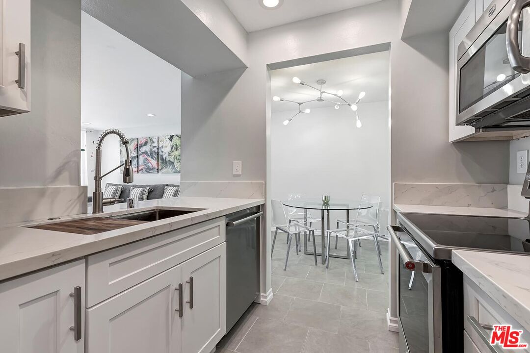 West Hollywood, California, 90069, United States, 1 Bedroom Bedrooms, ,1 BathroomBathrooms,Residential,For Sale,1939893