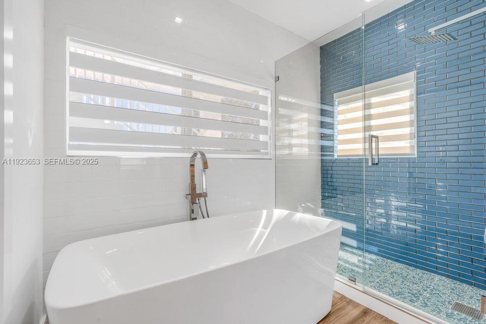 Key Largo, Florida, 33037, United States, 5 Bedrooms Bedrooms, ,3 BathroomsBathrooms,Residential,For Sale,2002061