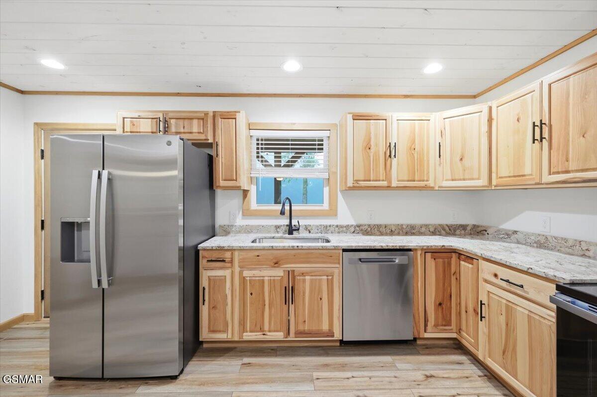Newport, Tennessee, 37821, United States, 2 Bedrooms Bedrooms, ,2 BathroomsBathrooms,Residential,For Sale,2031504