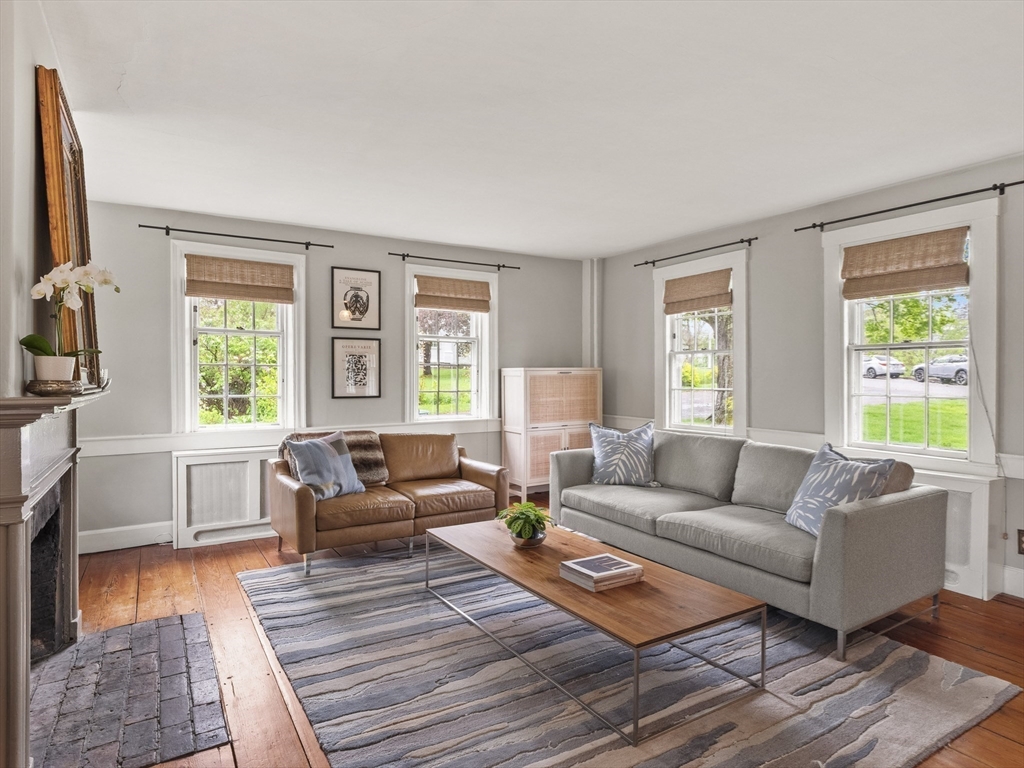 Carlisle, Massachusetts, 01741, United States, 3 Bedrooms Bedrooms, ,4 BathroomsBathrooms,Residential,For Sale,1804776