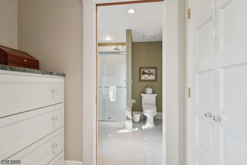 Millburn Twp., New Jersey, 07078, United States, 3 Bedrooms Bedrooms, ,3 BathroomsBathrooms,Residential,For Sale,1988129