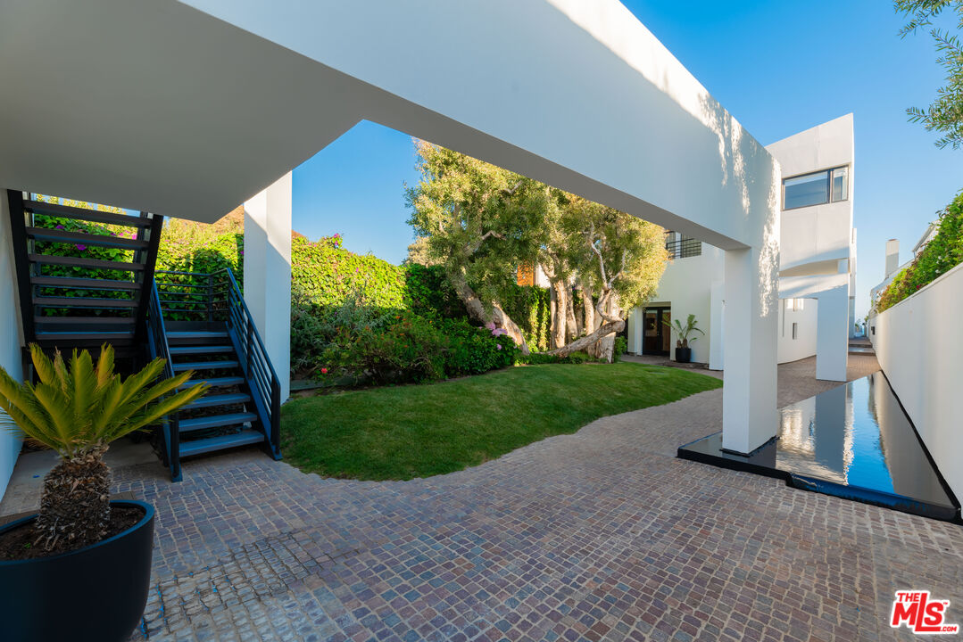 Malibu, California, 90265, United States, 4 Bedrooms Bedrooms, ,6 BathroomsBathrooms,Residential,For Sale,1912115
