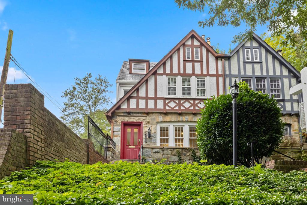 Washington, District of Columbia, 20007, United States, 4 Bedrooms Bedrooms, ,3 BathroomsBathrooms,Residential,For Sale,1975230