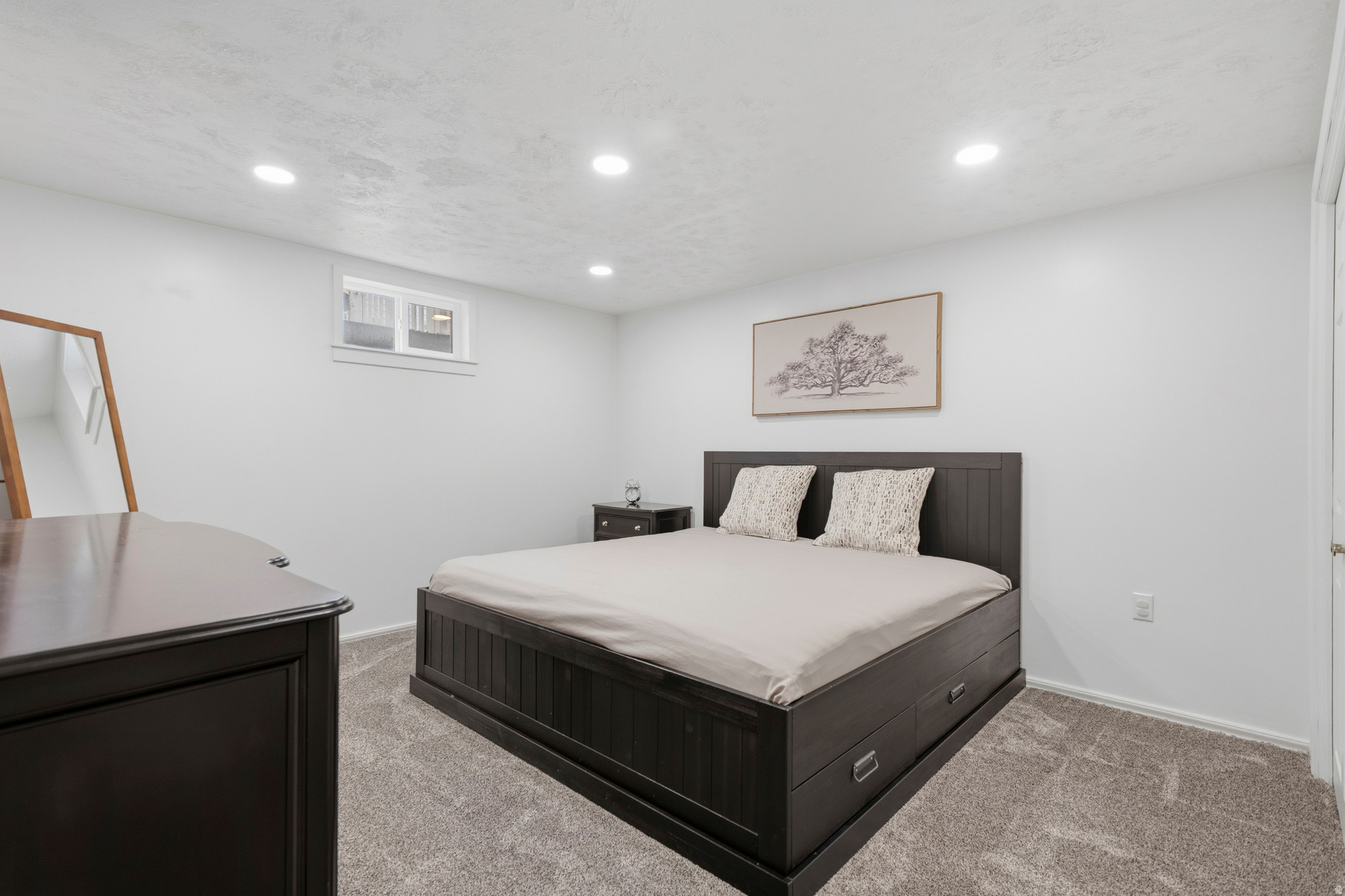 Kaysville, Utah, 84037, United States, 5 Bedrooms Bedrooms, ,1 BathroomBathrooms,Residential,For Sale,2003168