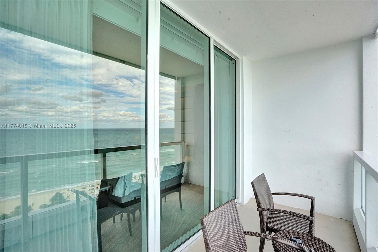 Miami Beach, Florida, 33140, United States, 2 Bedrooms Bedrooms, ,3 BathroomsBathrooms,Residential,For Sale,1759020