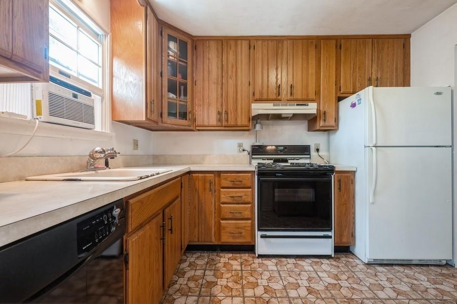 Lindenhurst, New York, 11757, United States, 4 Bedrooms Bedrooms, ,2 BathroomsBathrooms,Residential,For Sale,1906737