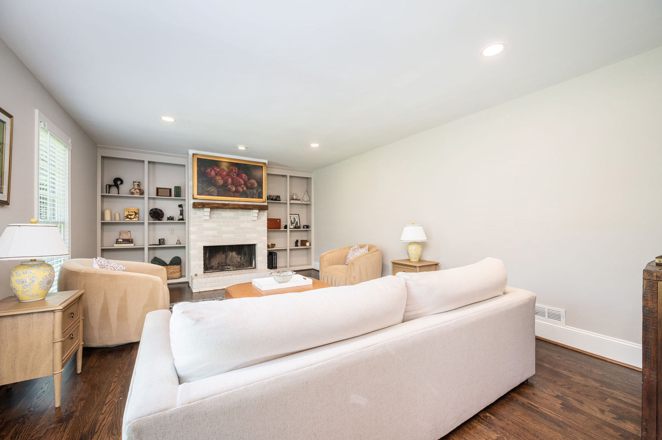  Exceptional Home Nestled on 0.83+/- Acre Picturesque Corner Lot - 物件實景