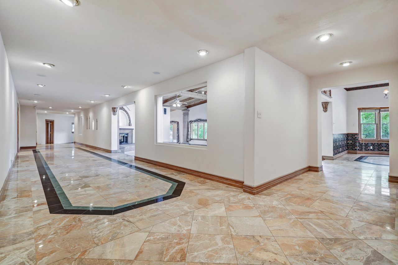 Los Ranchos, New Mexico, 87107, United States, 5 Bedrooms Bedrooms, ,5 BathroomsBathrooms,Residential,For Sale,1900994