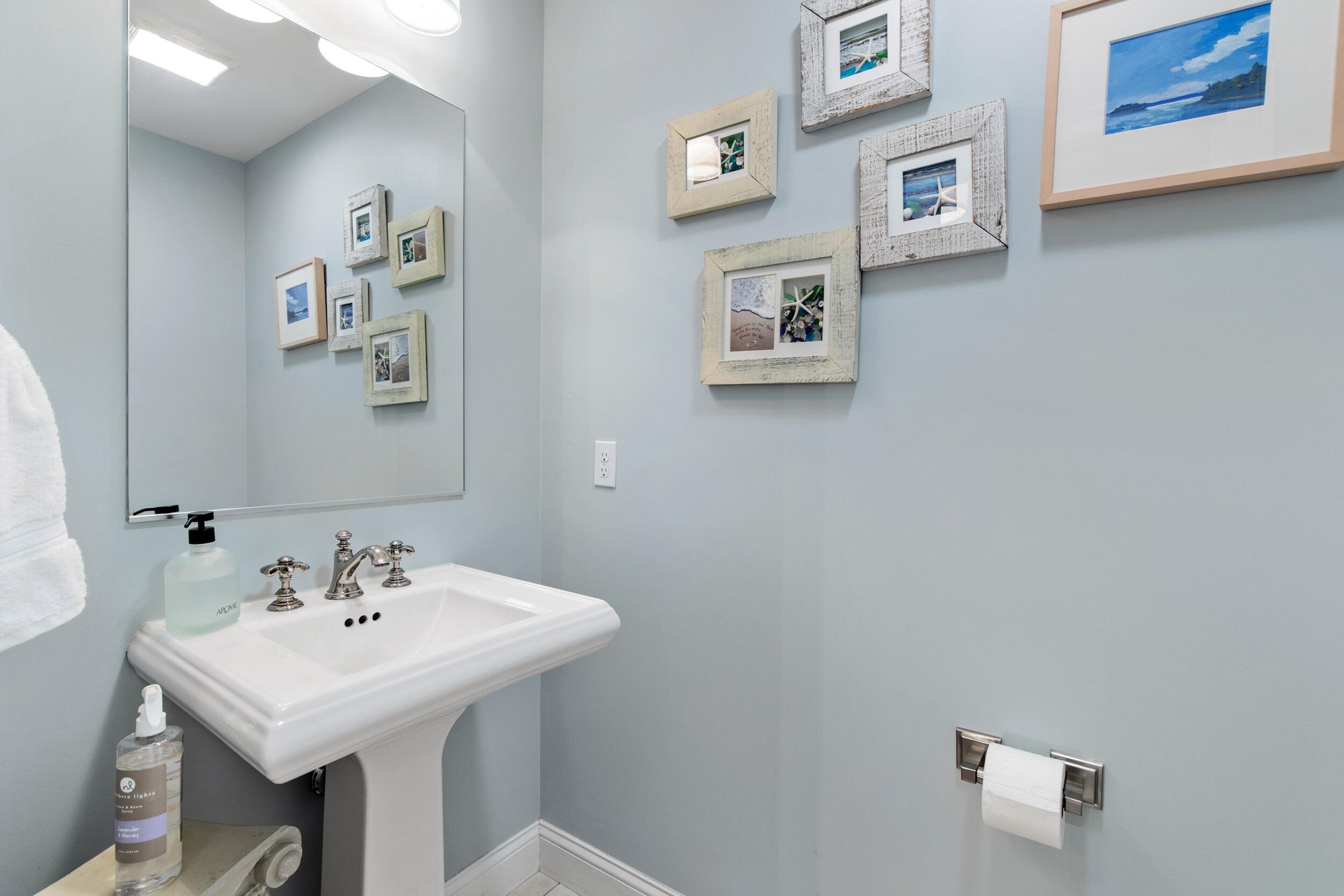 Falmouth, Maine, 04105, United States, 3 Bedrooms Bedrooms, ,3 BathroomsBathrooms,Residential,For Sale,1917362