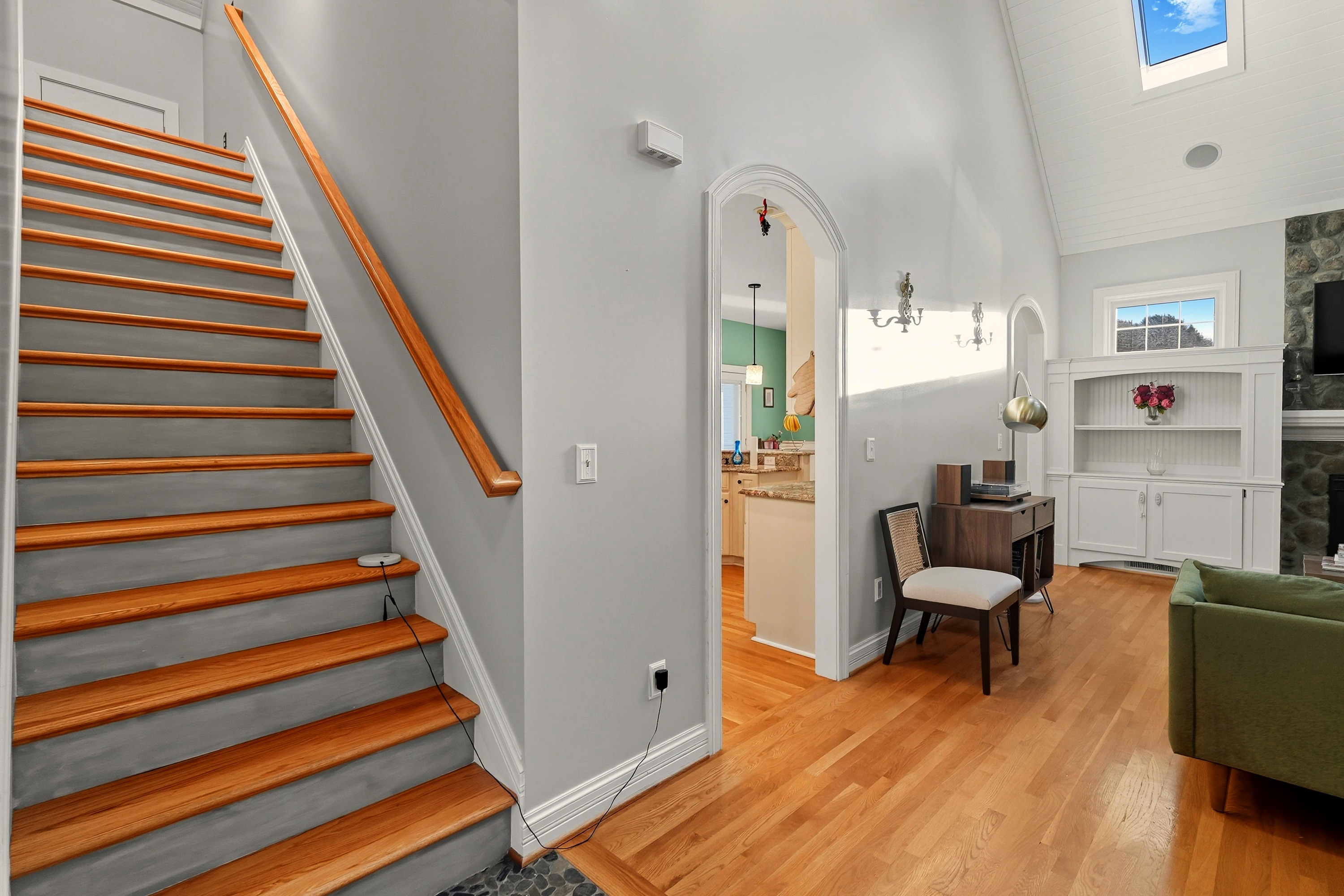 Louisville, Kentucky, 40220, United States, 3 Bedrooms Bedrooms, ,4 BathroomsBathrooms,Residential,For Sale,1979535