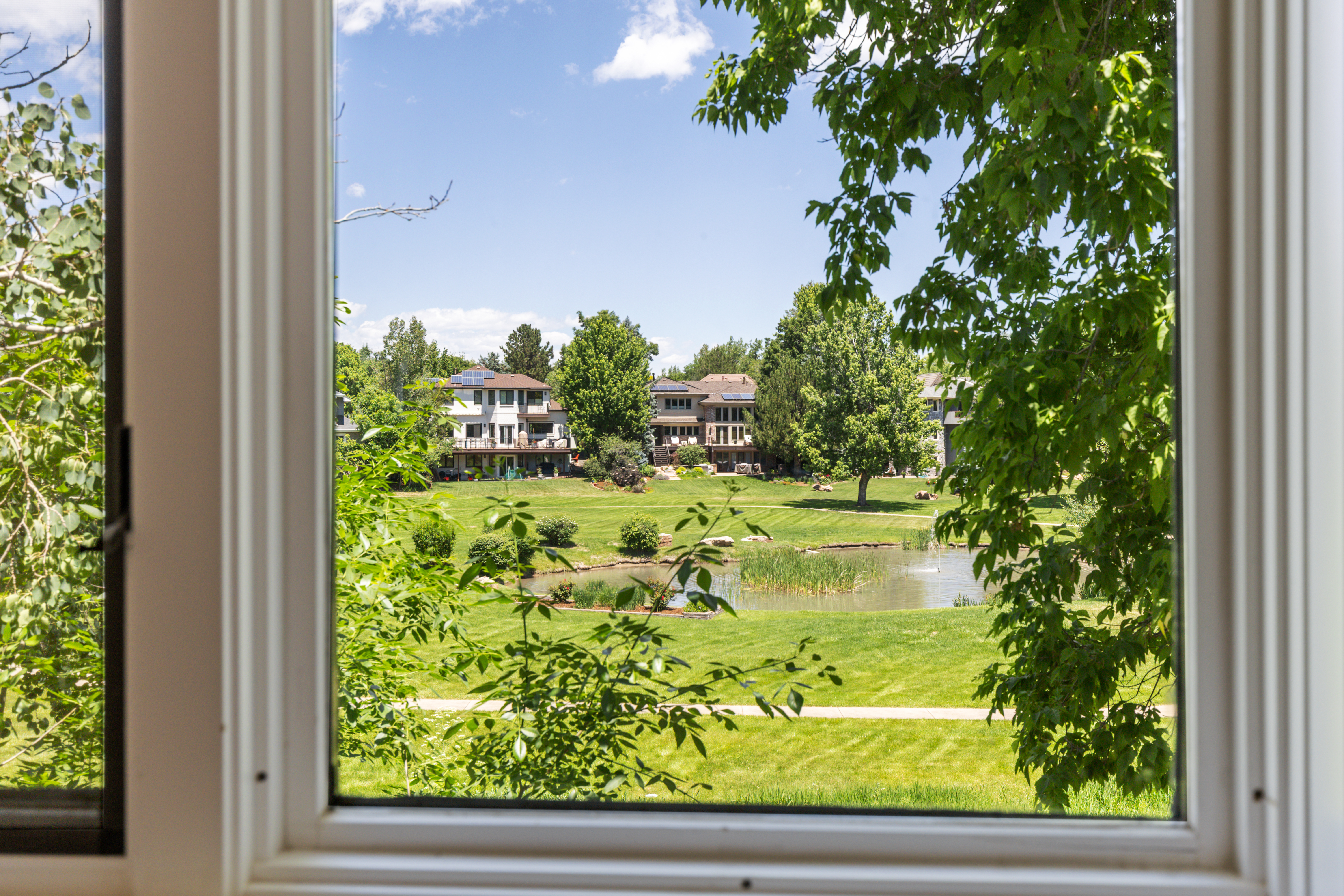  Backing To Private Open Space And A Tranquil Pond - 物件實景