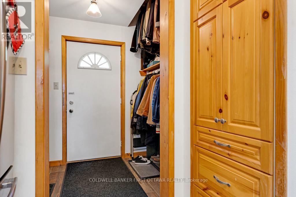 FRONTENAC (FRONTENAC NORTH), Ontario, K0H 2R0, CA, 3 Bedrooms Bedrooms, ,2 BathroomsBathrooms,Residential,For Sale,1866514