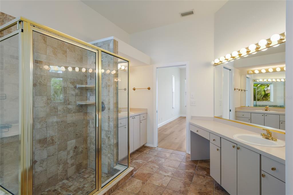 Sarasota, Florida, 34243, United States, 3 Bedrooms Bedrooms, ,2 BathroomsBathrooms,Residential,For Sale,1989326