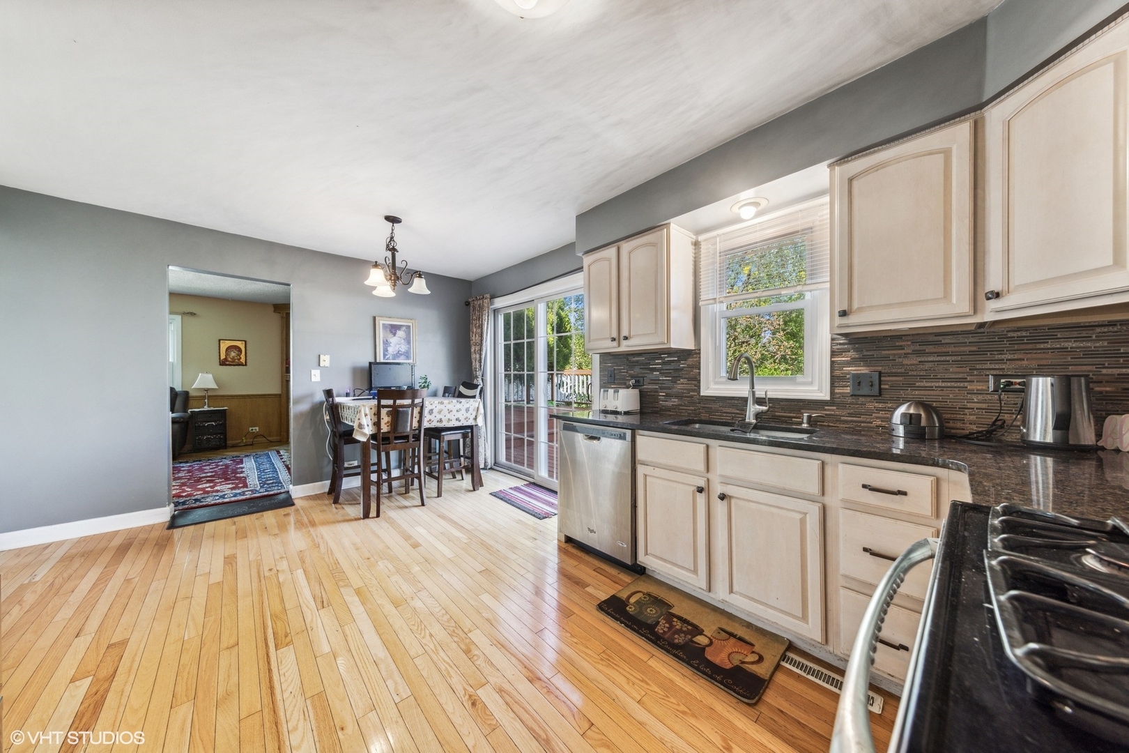 Glen Ellyn, Illinois, 60137, United States, 4 Bedrooms Bedrooms, ,3 BathroomsBathrooms,Residential,For Sale,1827602