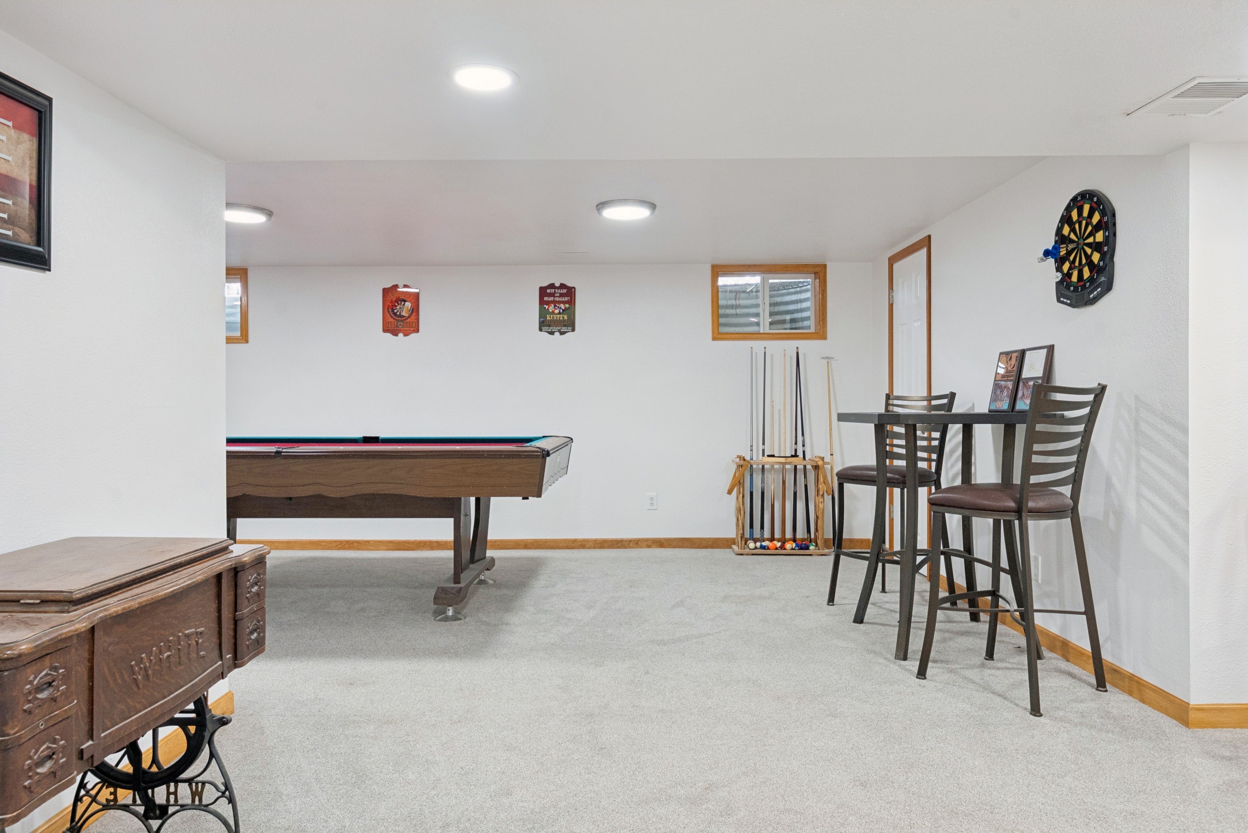  Charming and Well Maintained Home on a Large Corner Lot - 物件實景