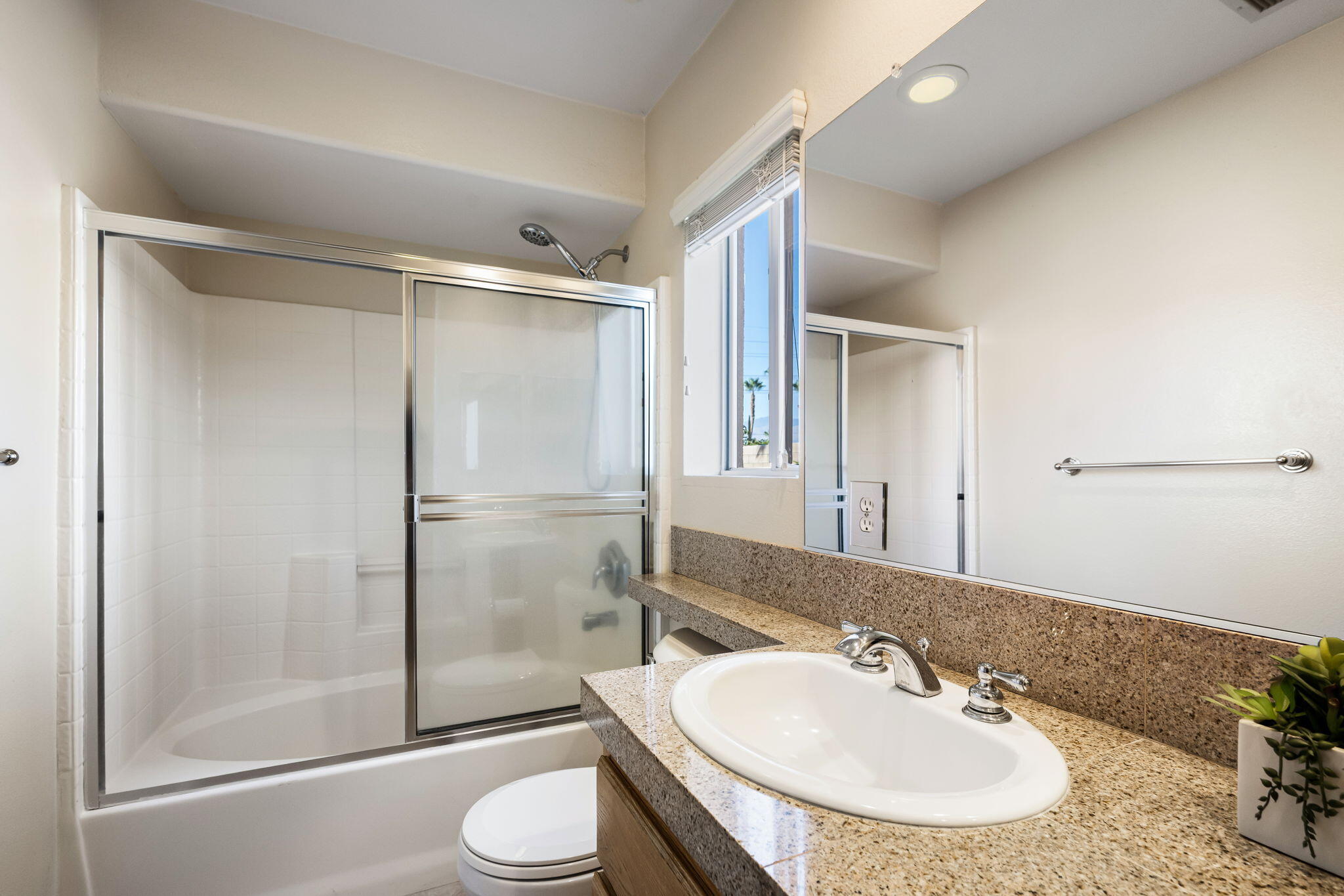 Indio, California, 92201, United States, 3 Bedrooms Bedrooms, ,2 BathroomsBathrooms,Residential,For Sale,1910889