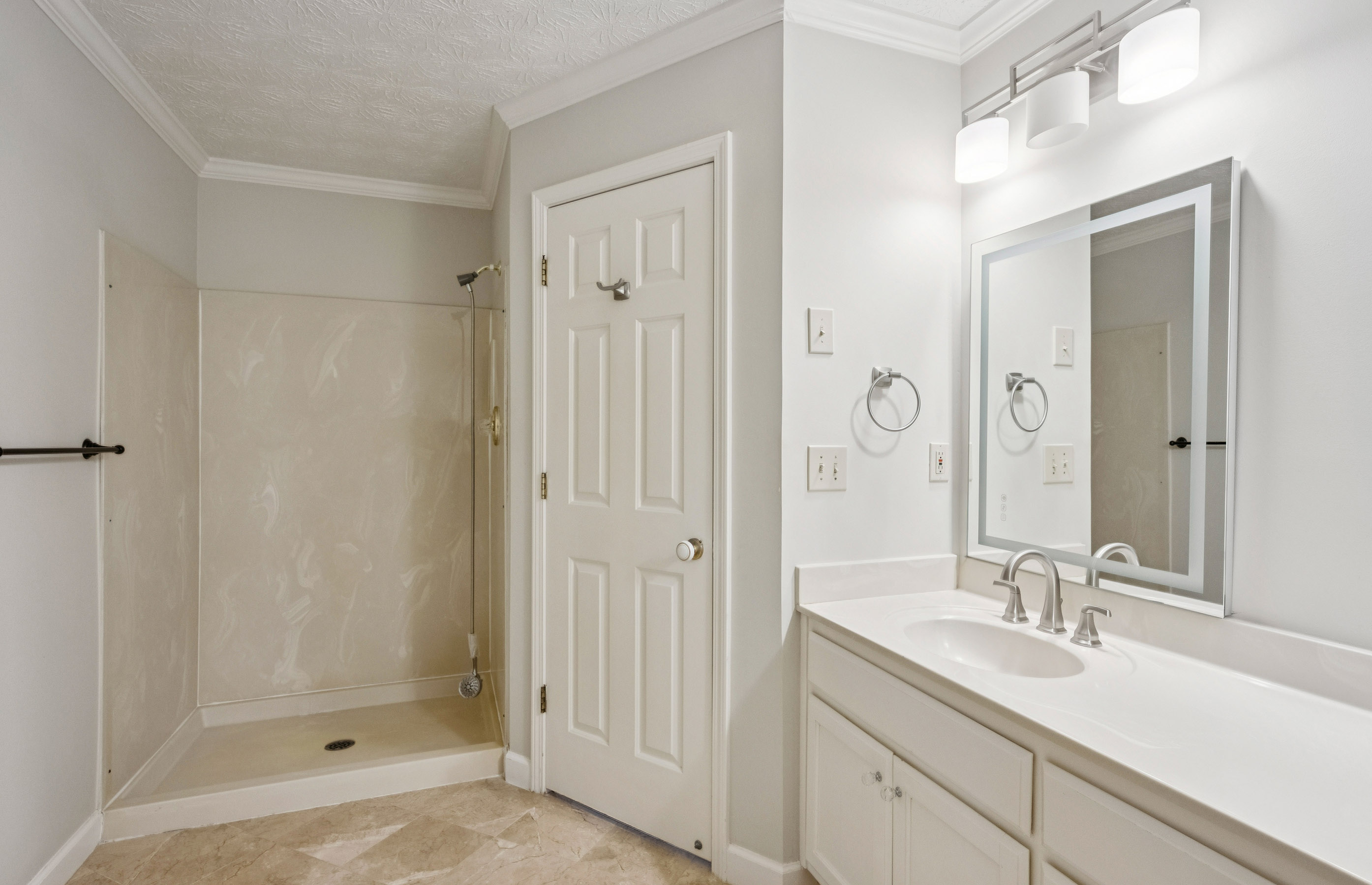  Beautifully Maintained Brick Home on Quiet Cul-de-sac Near Downtown Roswell - 物件實景