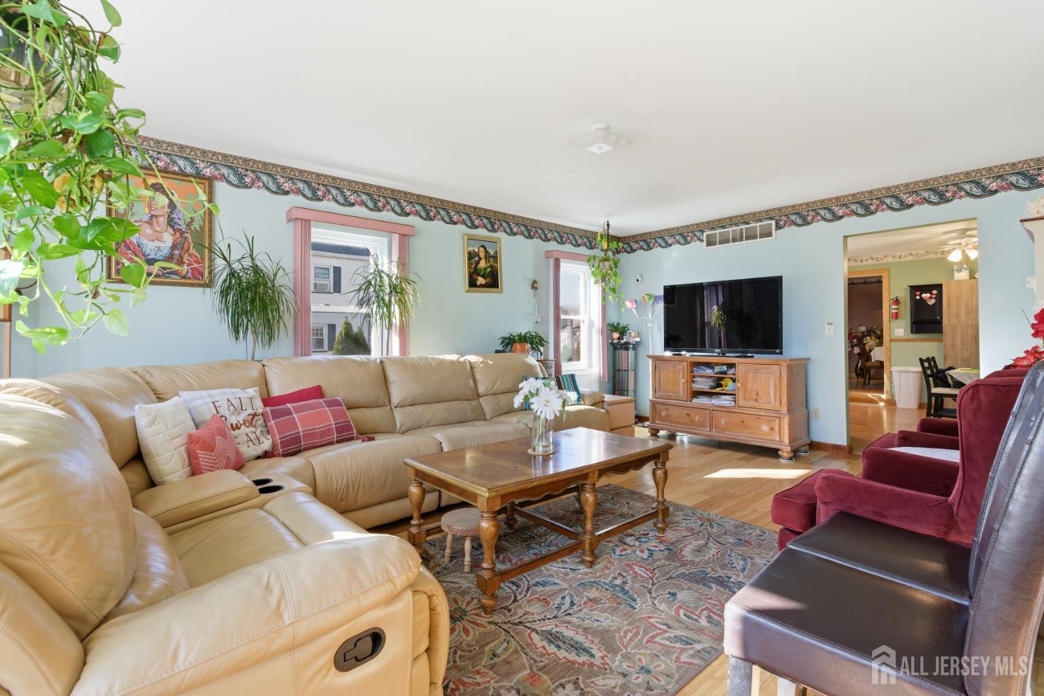 South Amboy, New Jersey, 08879, United States, 3 Bedrooms Bedrooms, ,2 BathroomsBathrooms,Residential,For Sale,2005164