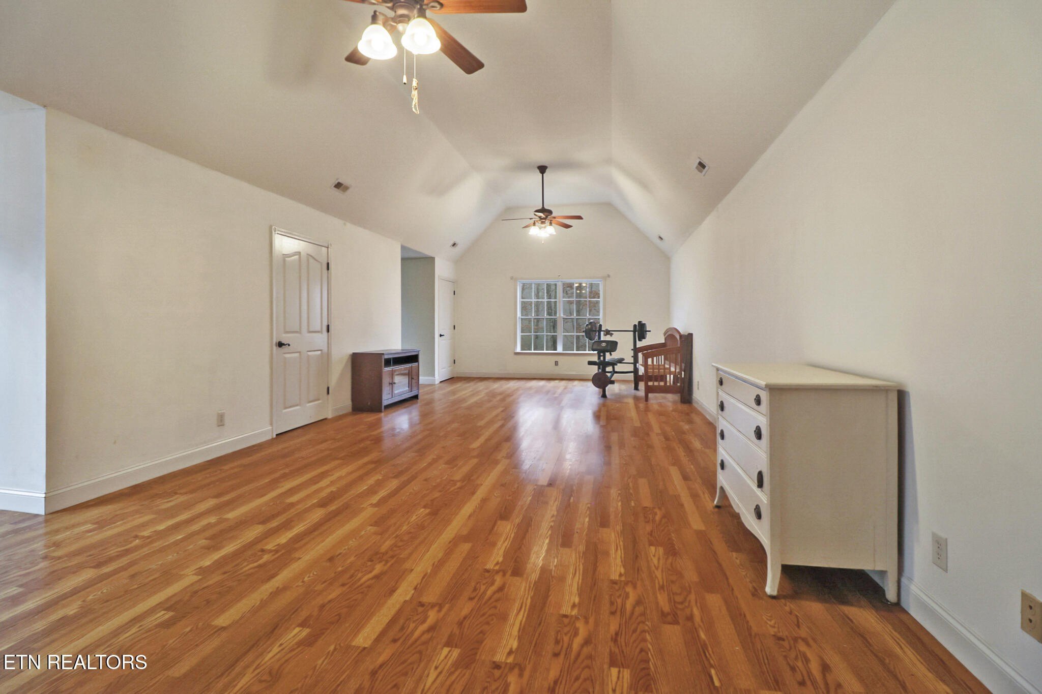 Crossville, Tennessee, 38572, United States, 2 Bedrooms Bedrooms, ,3 BathroomsBathrooms,Residential,For Sale,1998694