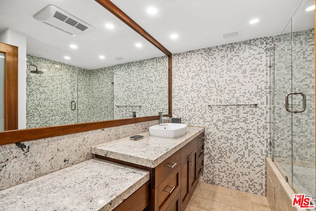 Los Angeles, California, 90067, United States, 1 Bedroom Bedrooms, ,1 BathroomBathrooms,Residential,For Sale,1850096
