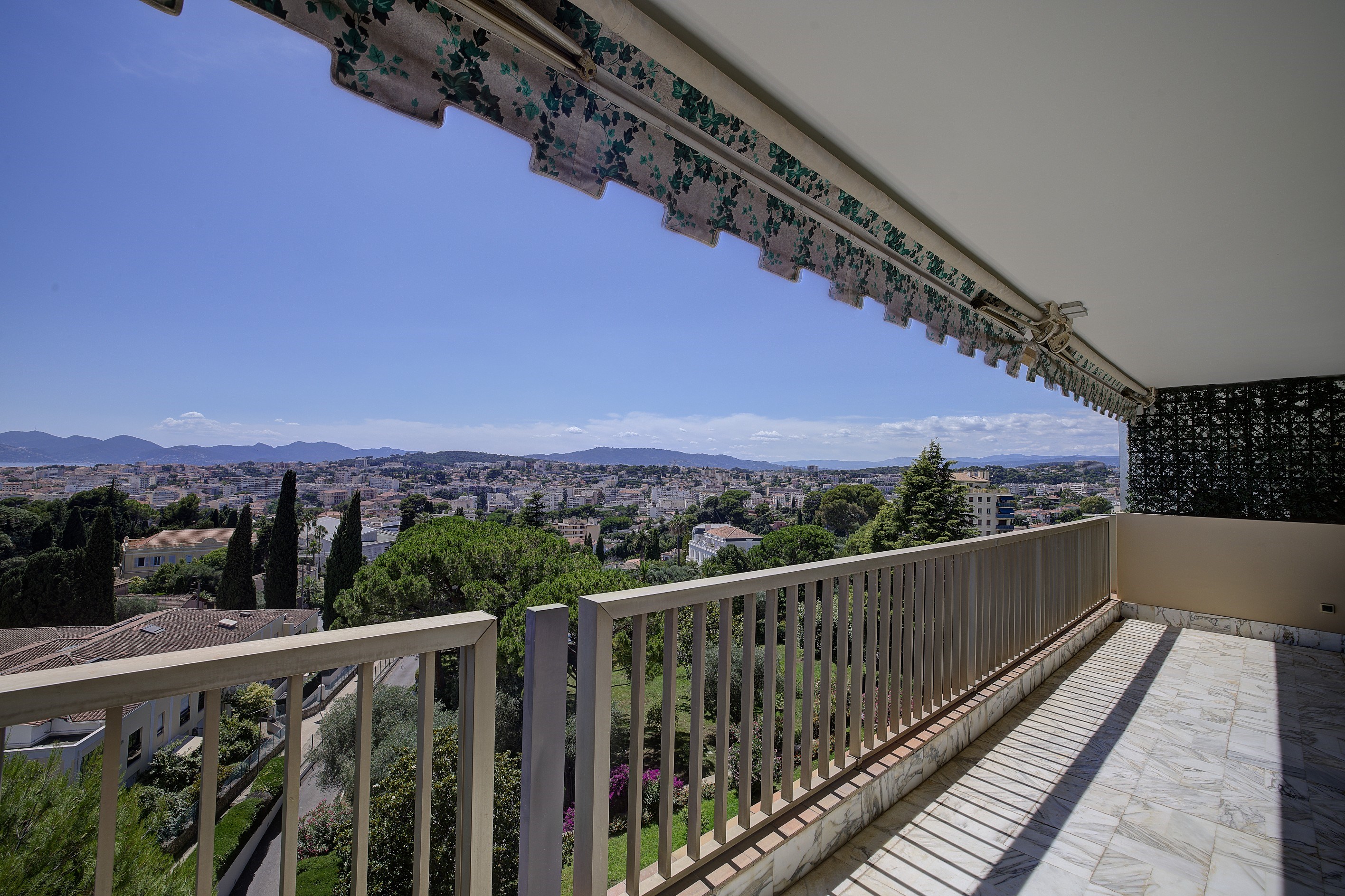  Cannes Oxford: Sea view apartment with triple aspect in a prestigious residenti… - 物件實景