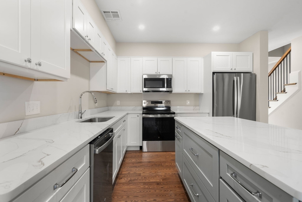 Worcester, Massachusetts, 01606, United States, 3 Bedrooms Bedrooms, ,3 BathroomsBathrooms,Residential,For Sale,1905878