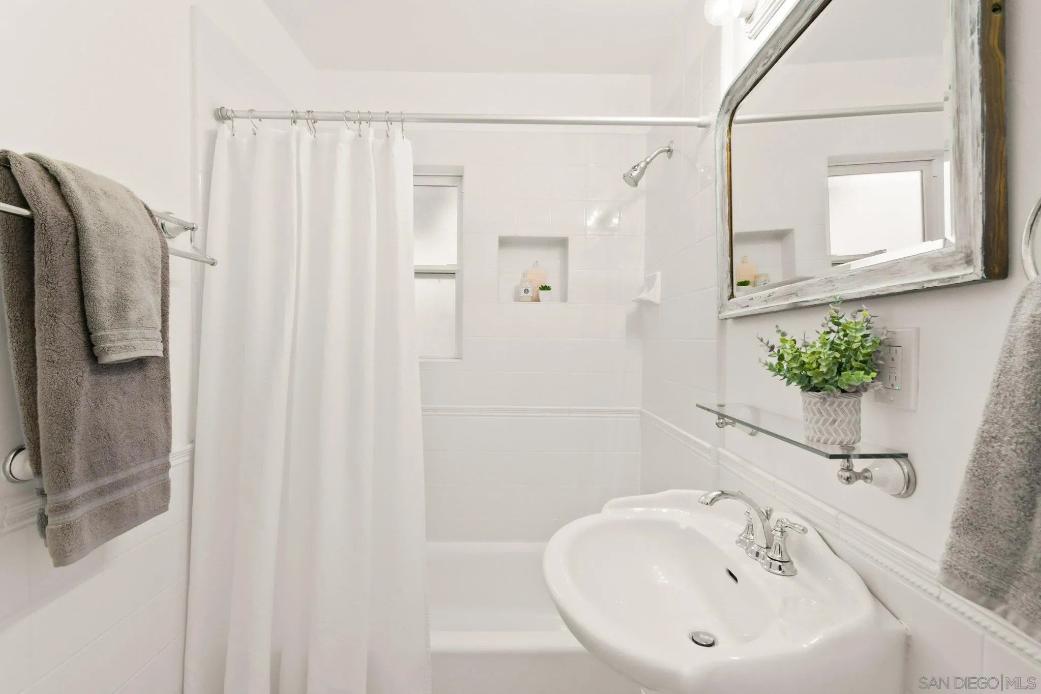 San Diego, California, 92107, United States, 3 Bedrooms Bedrooms, ,2 BathroomsBathrooms,Residential,For Sale,1988233