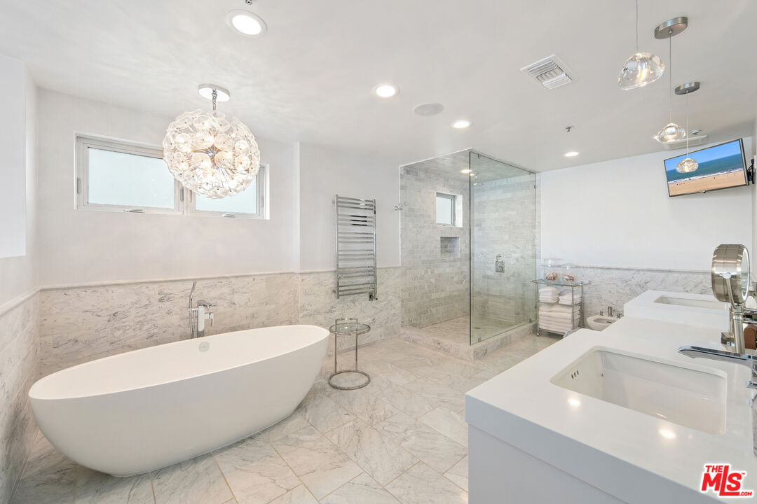Malibu, California, 90265, United States, 3 Bedrooms Bedrooms, ,4 BathroomsBathrooms,Residential,For Sale,1722107