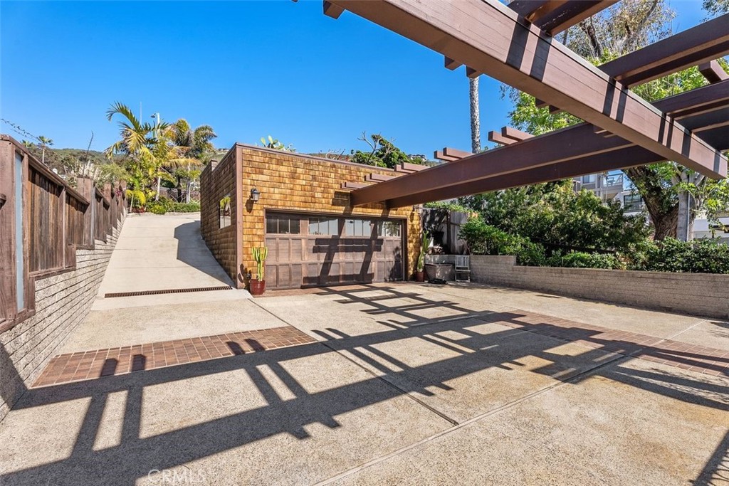 Laguna Beach, California, 92651, United States, 6 Bedrooms Bedrooms, ,7 BathroomsBathrooms,Residential,For Sale,1723948