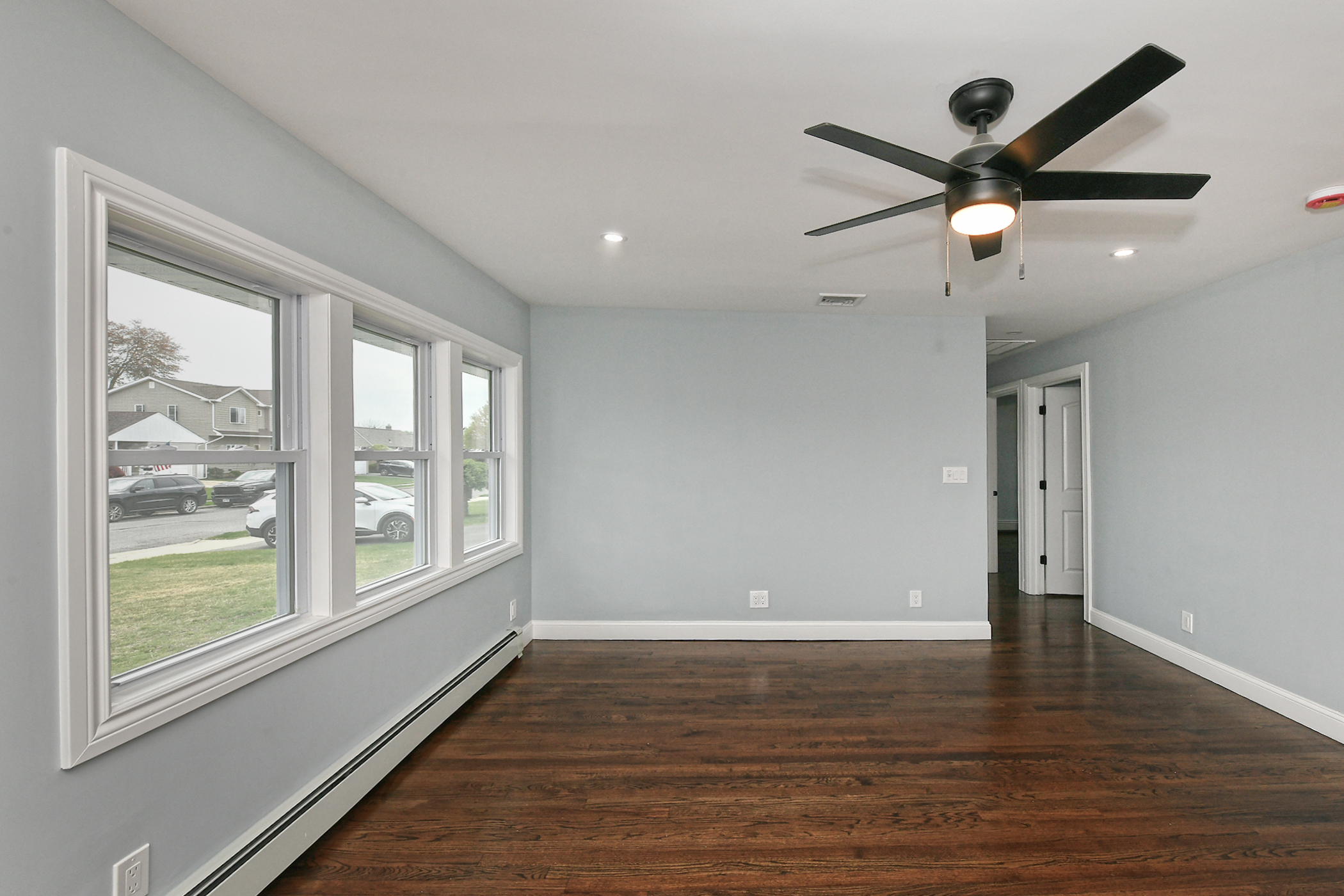 Farmingdale, New York, 11735, United States, 3 Bedrooms Bedrooms, ,2 BathroomsBathrooms,Residential,For Sale,1928376