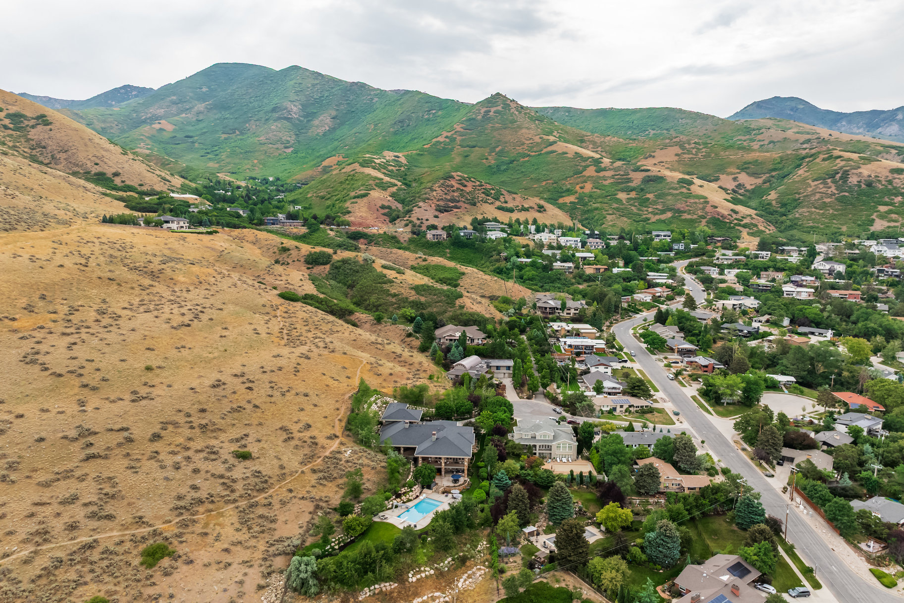  Timeless East Bench Craftsman Estate with Gated Entry, Expansive Light and Views - 物件實景
