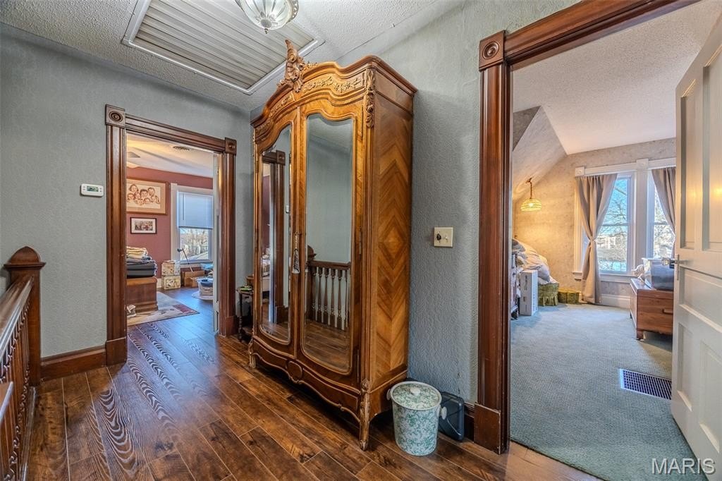 Lebanon, Missouri, 65536, United States, 3 Bedrooms Bedrooms, ,4 BathroomsBathrooms,Residential,For Sale,2017638