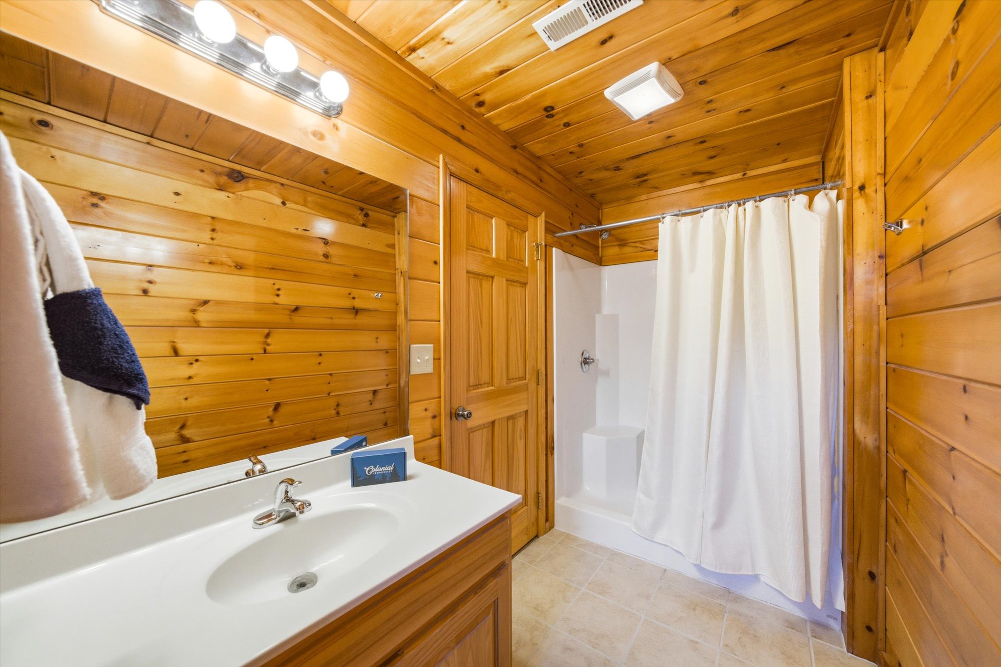 Sevierville, Tennessee, 37876-3406, United States, 3 Bedrooms Bedrooms, ,5 BathroomsBathrooms,Residential,For Sale,2048789
