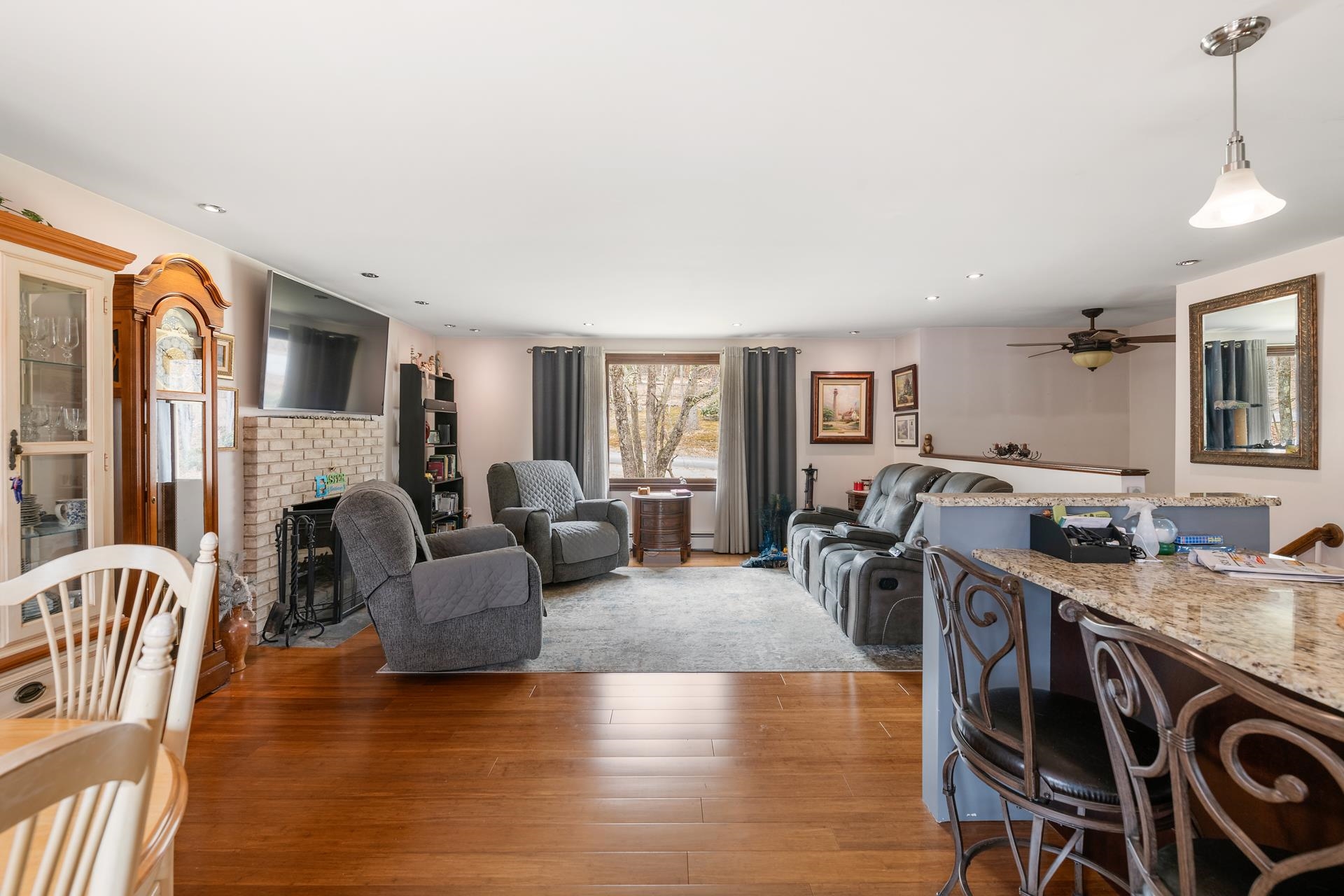 Derry, New Hampshire, 03038, United States, 3 Bedrooms Bedrooms, ,2 BathroomsBathrooms,Residential,For Sale,1935840