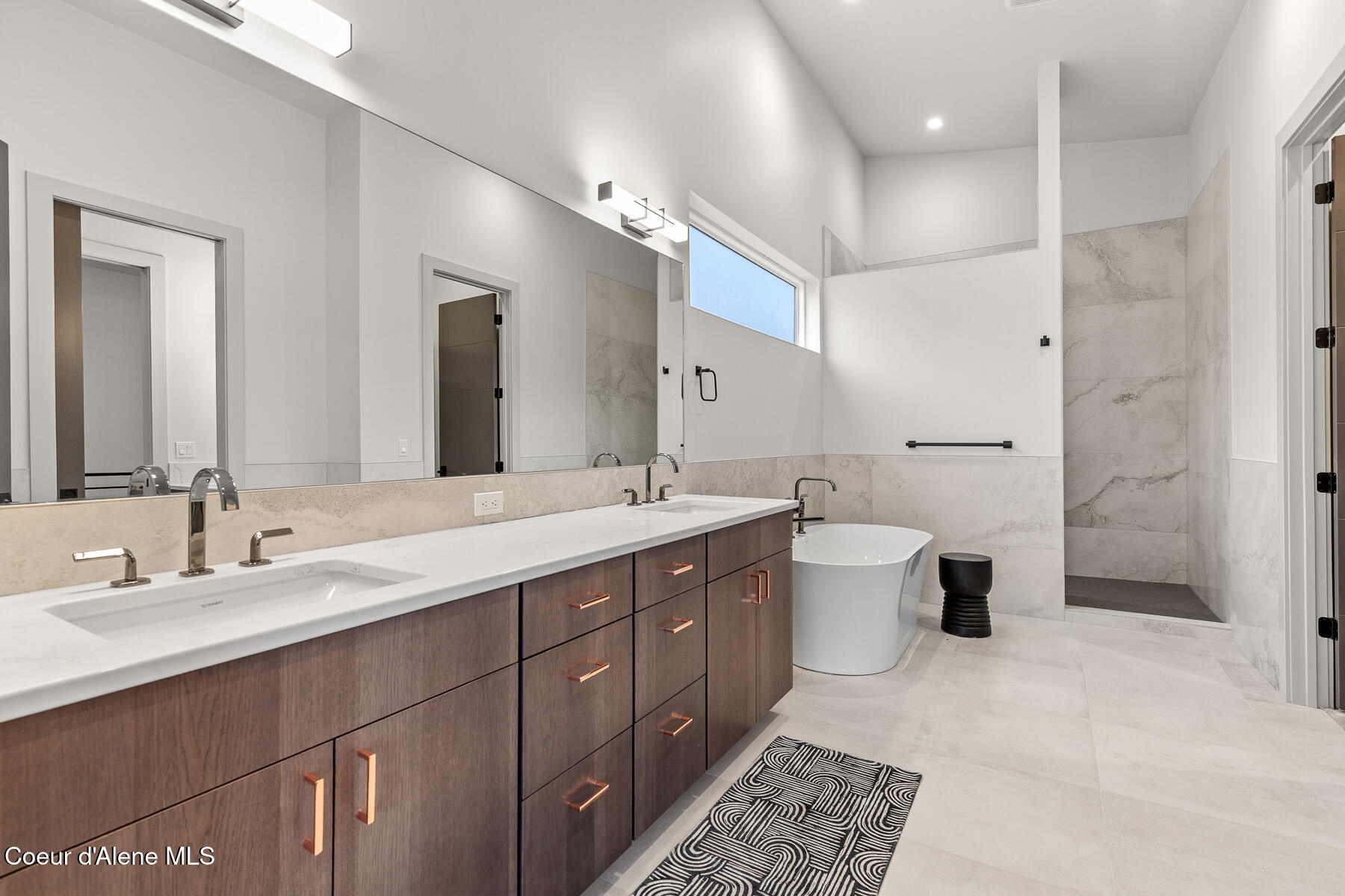 Coeur d'Alene, Idaho, 83814, United States, 3 Bedrooms Bedrooms, ,4 BathroomsBathrooms,Residential,For Sale,2002560