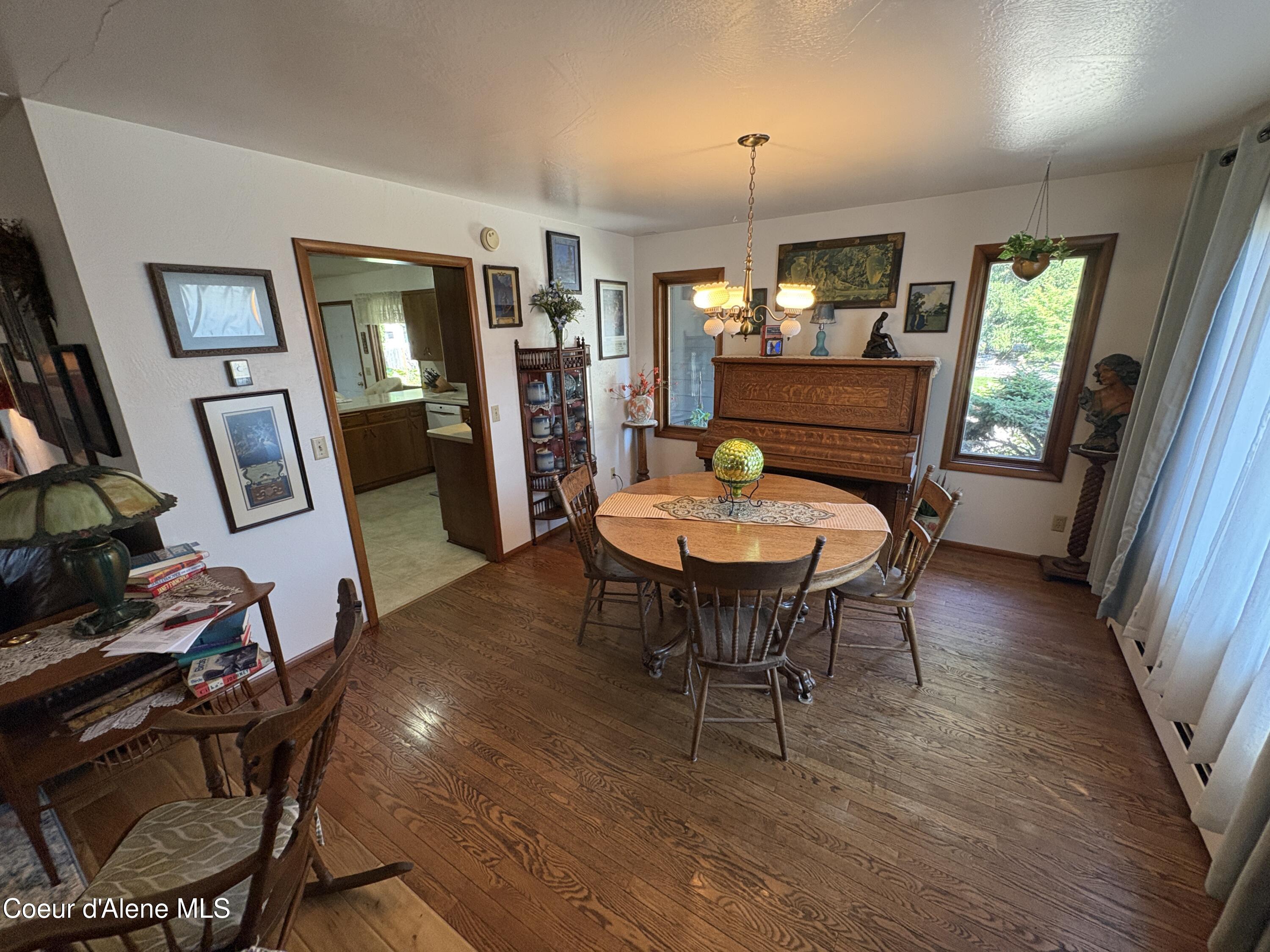 Coeur d'Alene, Idaho, 83814, United States, 4 Bedrooms Bedrooms, ,3 BathroomsBathrooms,Residential,For Sale,1985743