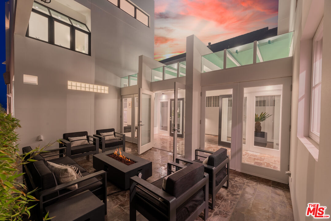 Malibu, California, 90265, United States, 4 Bedrooms Bedrooms, ,6 BathroomsBathrooms,Residential,For Sale,1912115