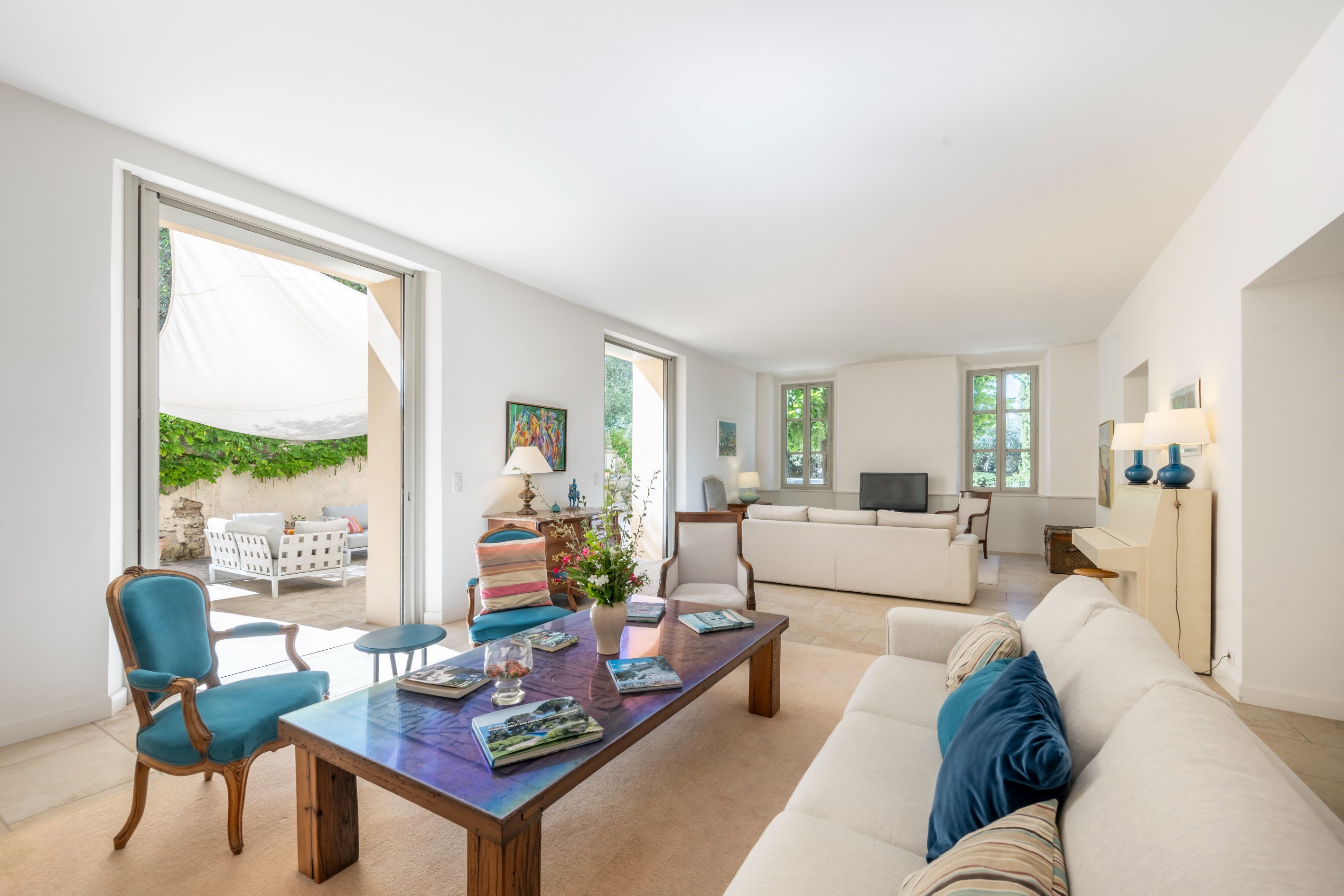  Renovated bastide with annex and swimming pool, 2 hectares in Grasse - 物件實景