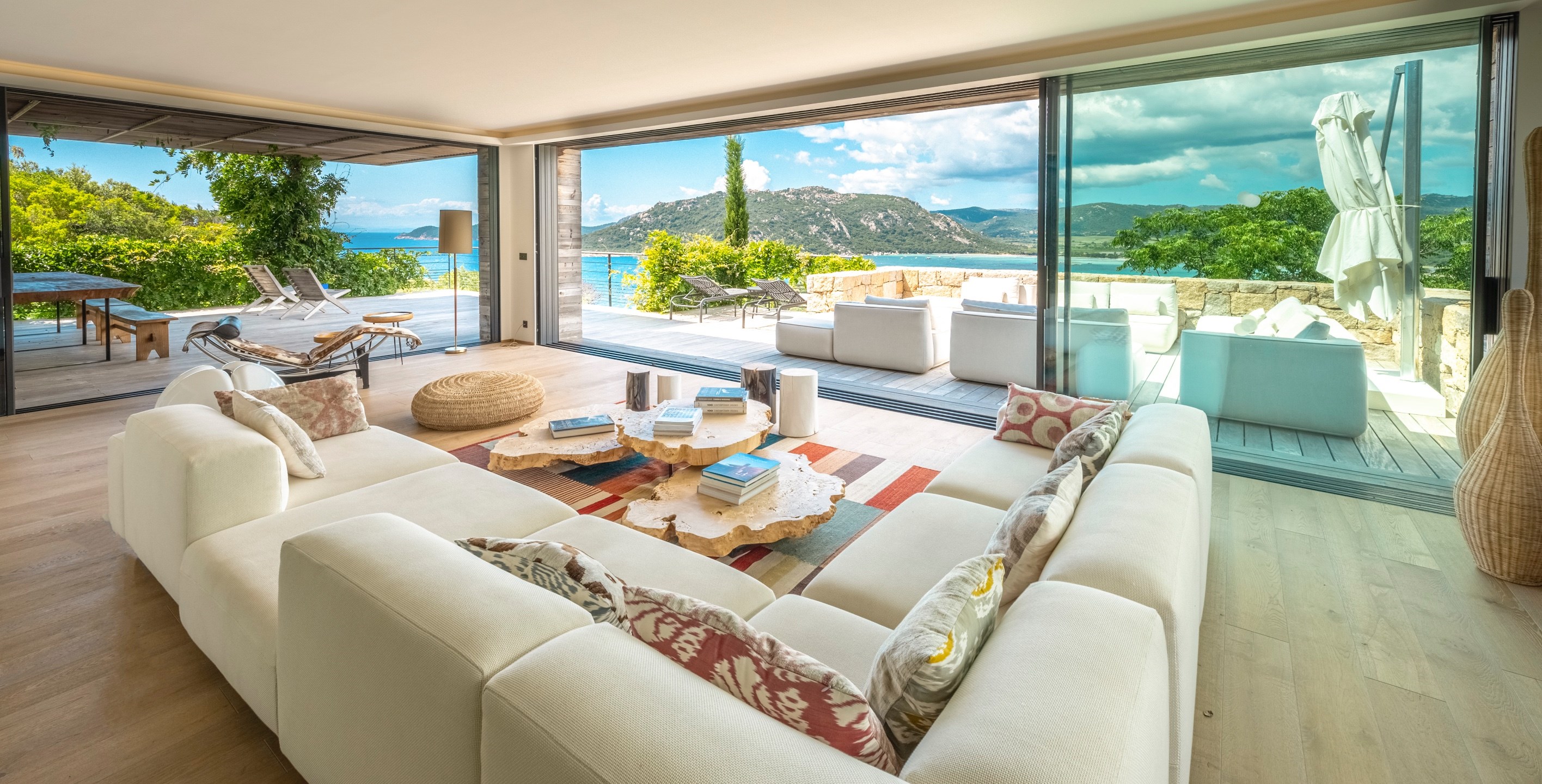 ARCHITECT-DESIGNED VILLA - PRIVATE WXATERFRONT ESTATE OF CALA D