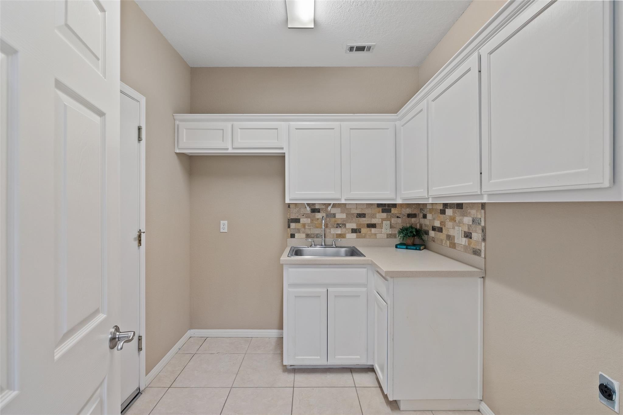 Georgetown, Texas, 78628, United States, 3 Bedrooms Bedrooms, ,3 BathroomsBathrooms,Residential,For Sale,1988891