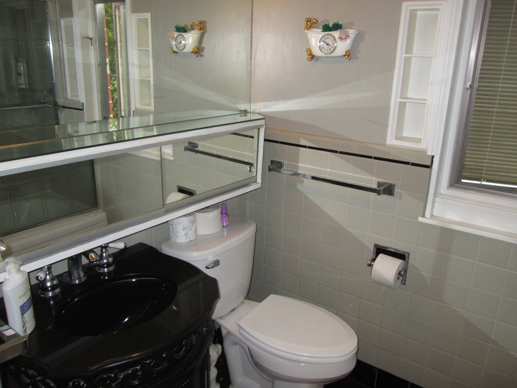 Melrose, Massachusetts, 02176, United States, 4 Bedrooms Bedrooms, ,2 BathroomsBathrooms,Residential,For Sale,1950992