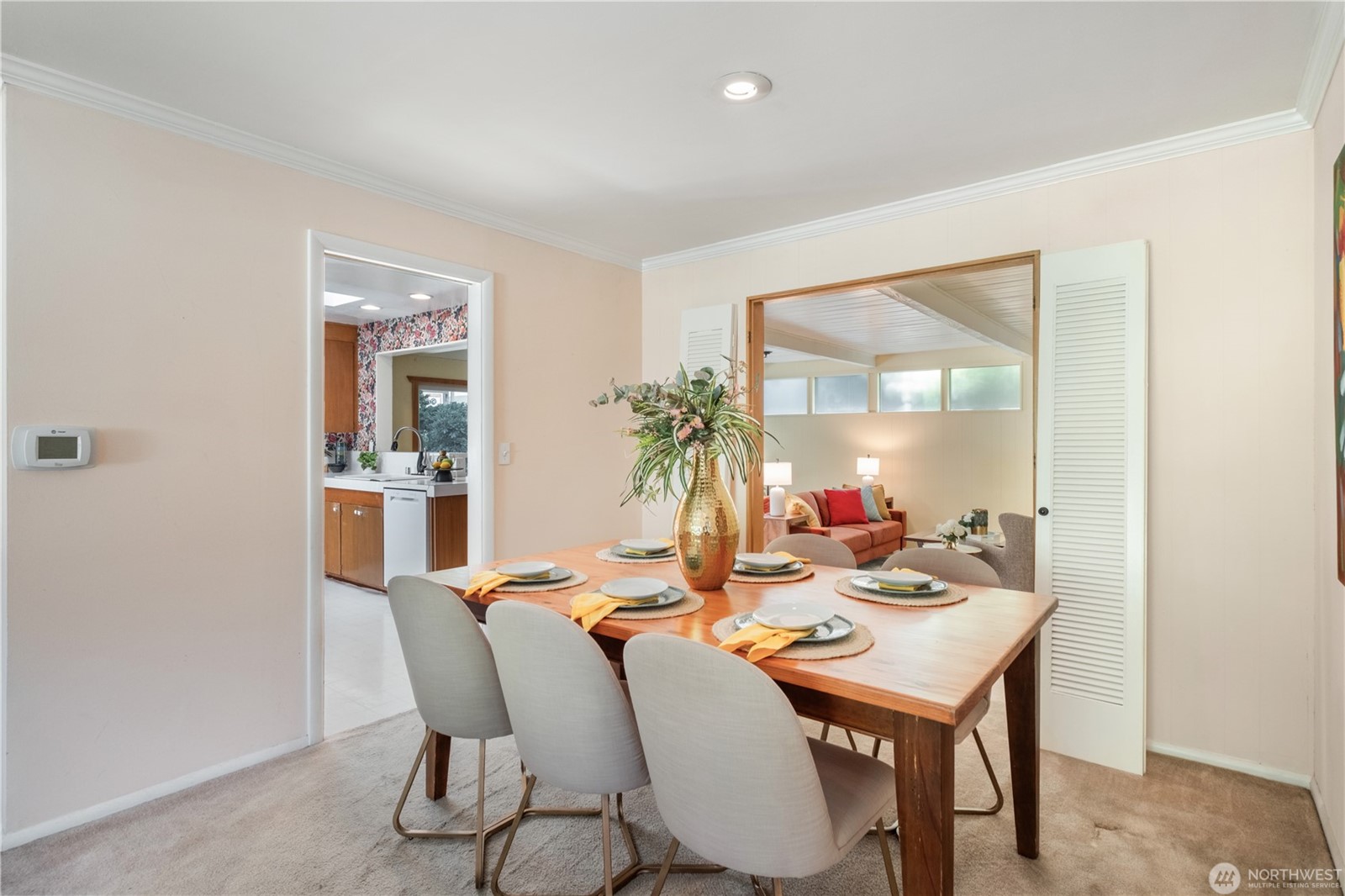 Kirkland, Washington, 98033, United States, 3 Bedrooms Bedrooms, ,2 BathroomsBathrooms,Residential,For Sale,1904417
