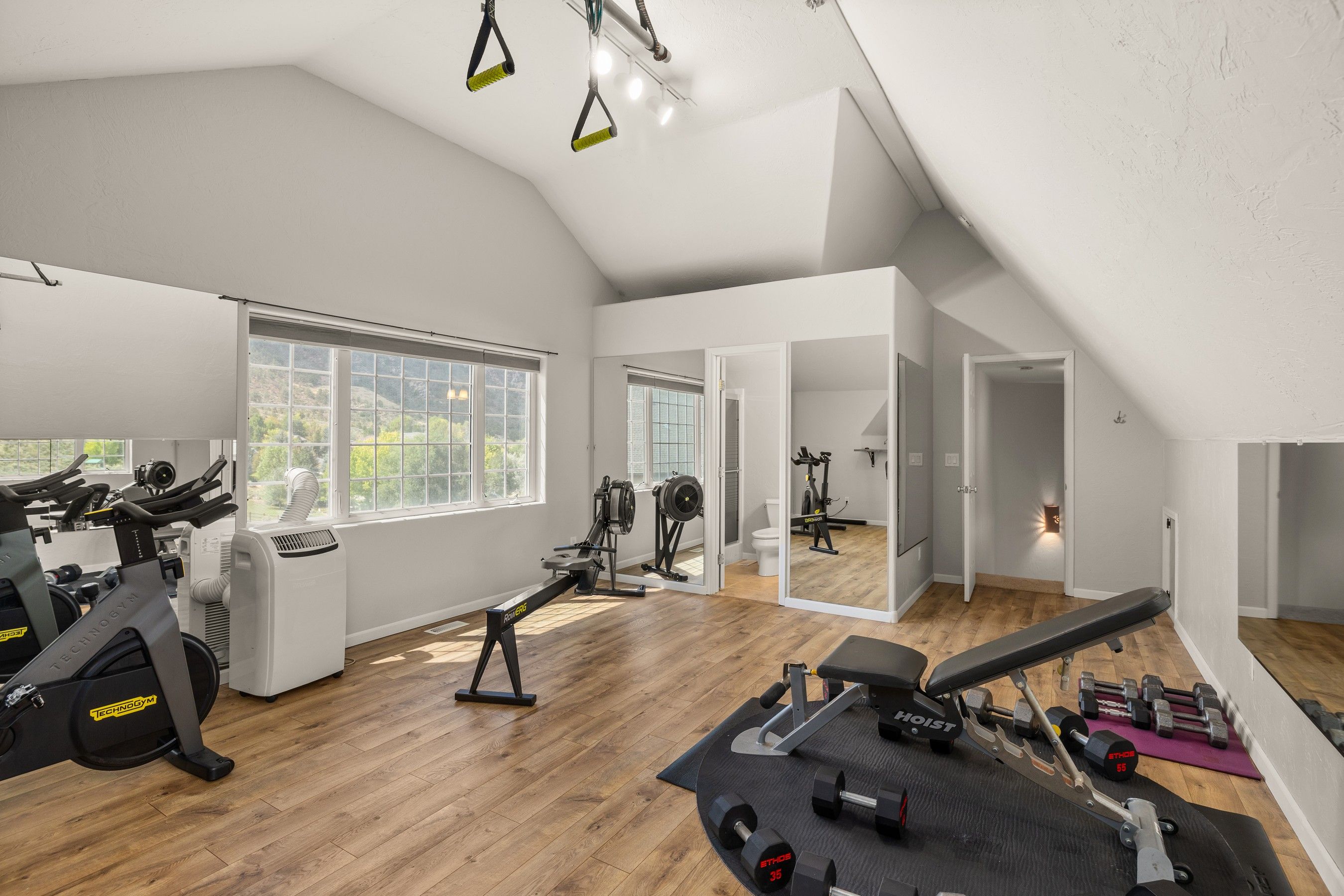  Move-In Ready Mountain Living - 物件實景